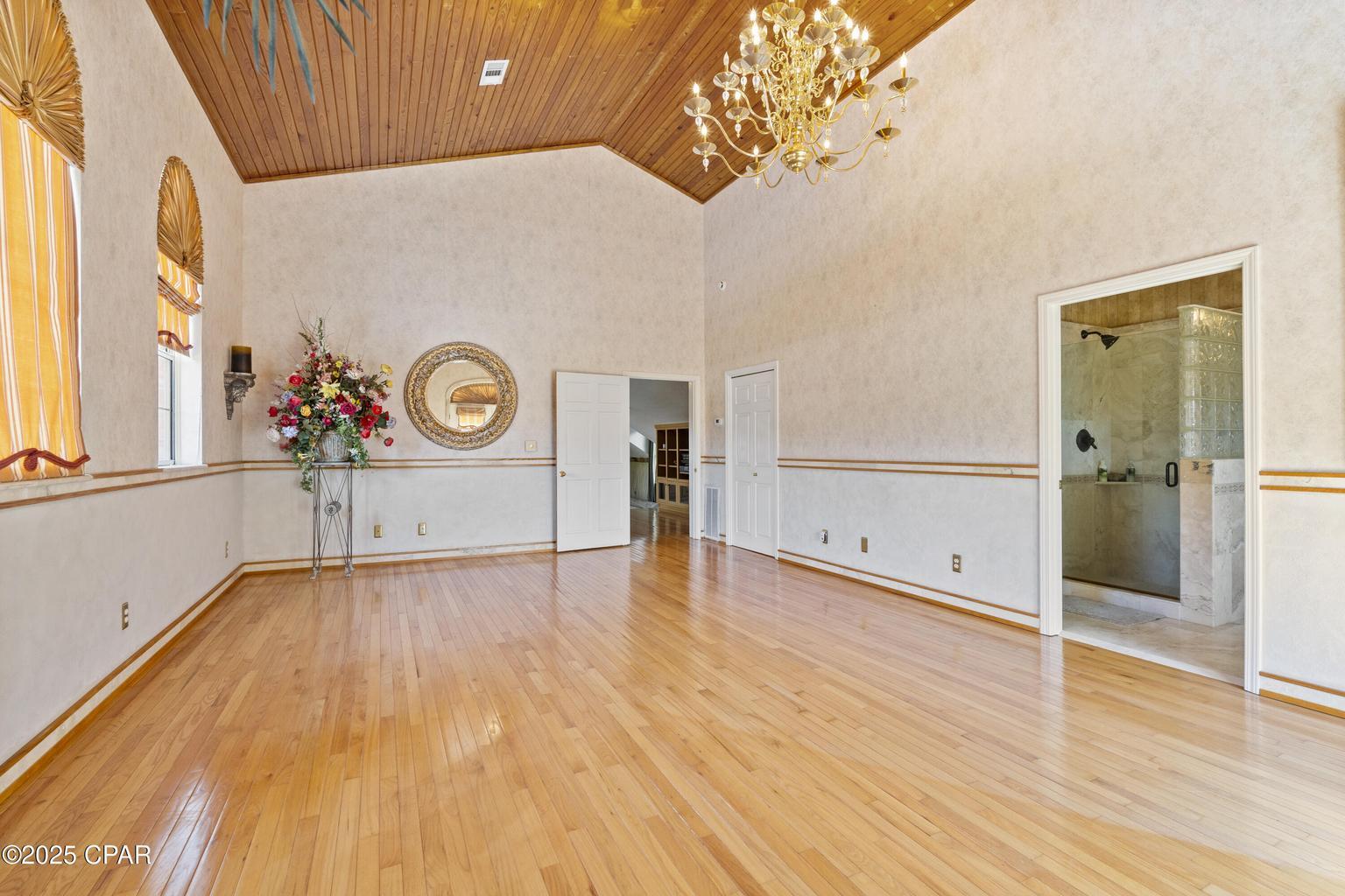 WHISPERING OAKS - Residential