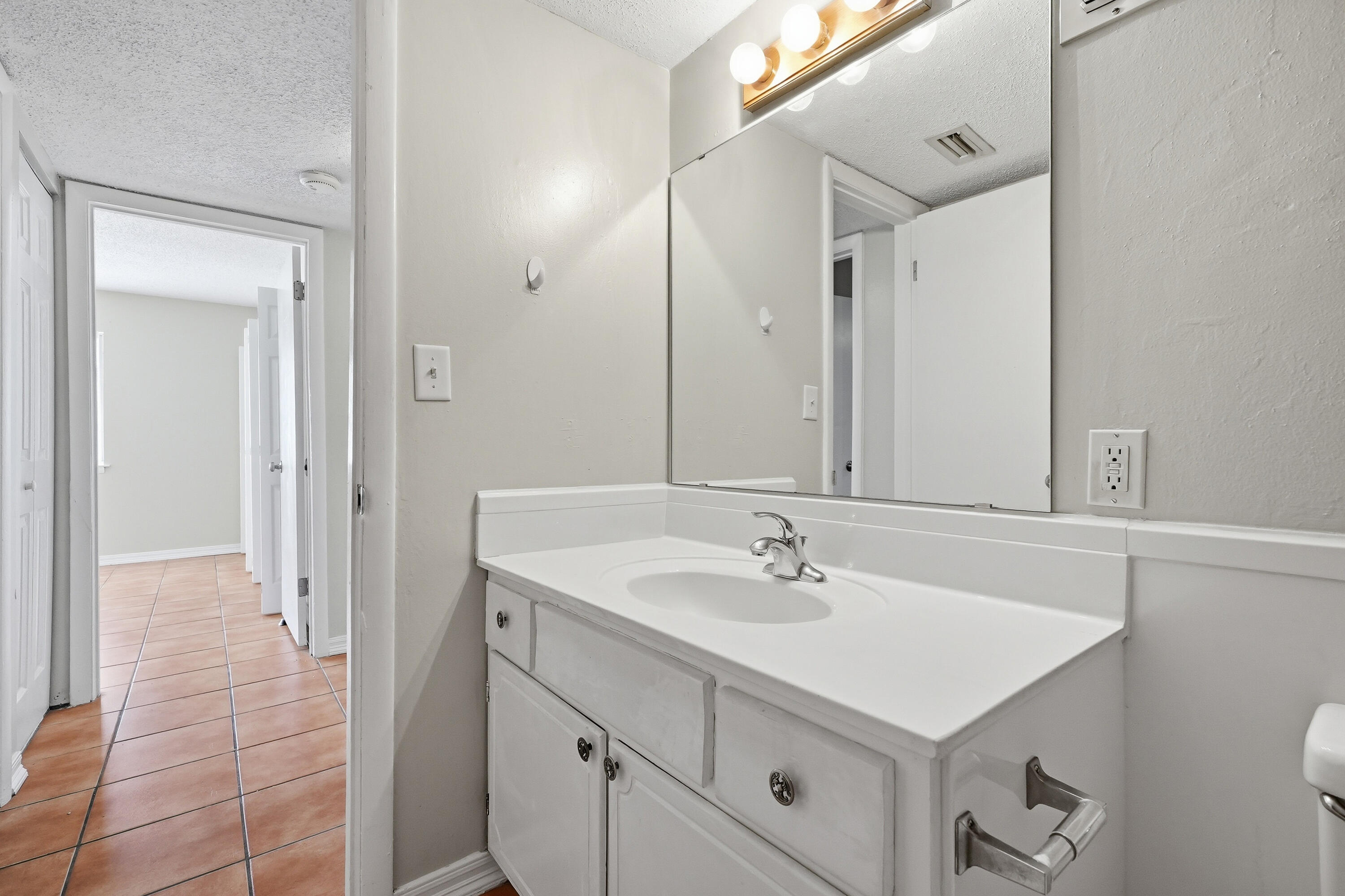 COLLEGE PARK CONDO - Residential Lease