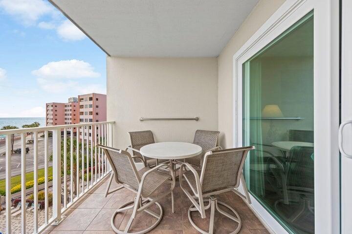 ISLANDER CONDO - Residential