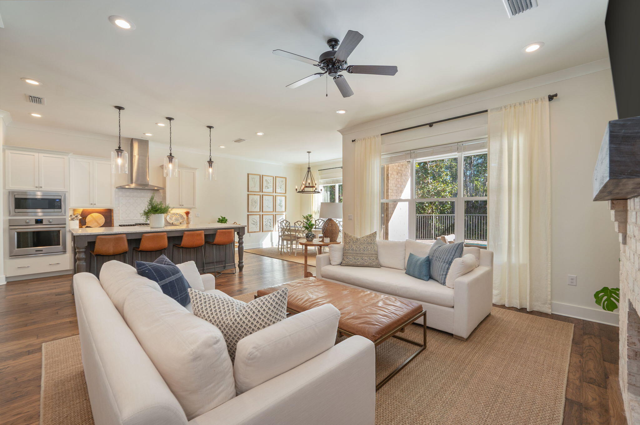 WATER'S EDGE - Residential