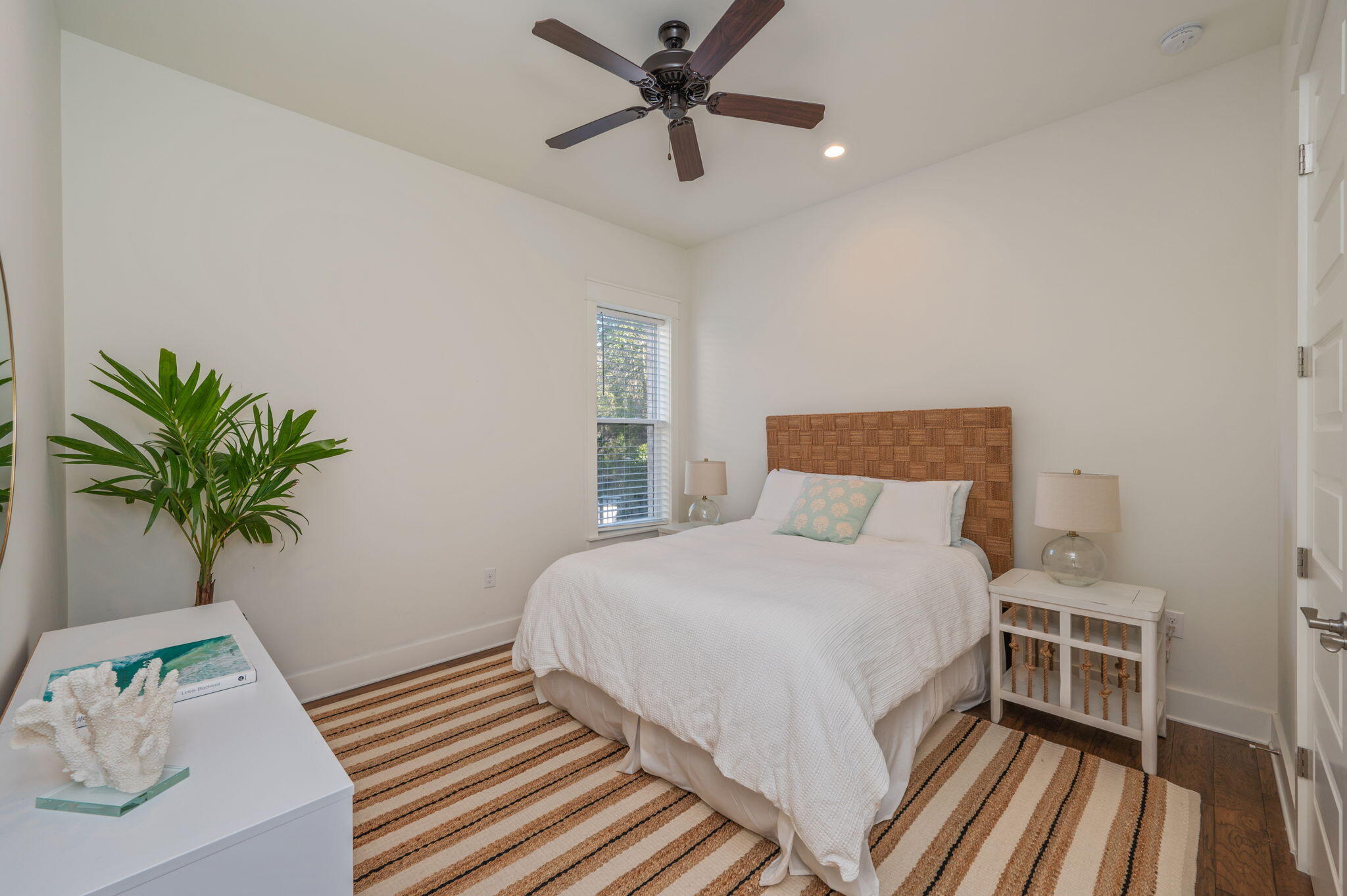 WATER'S EDGE - Residential