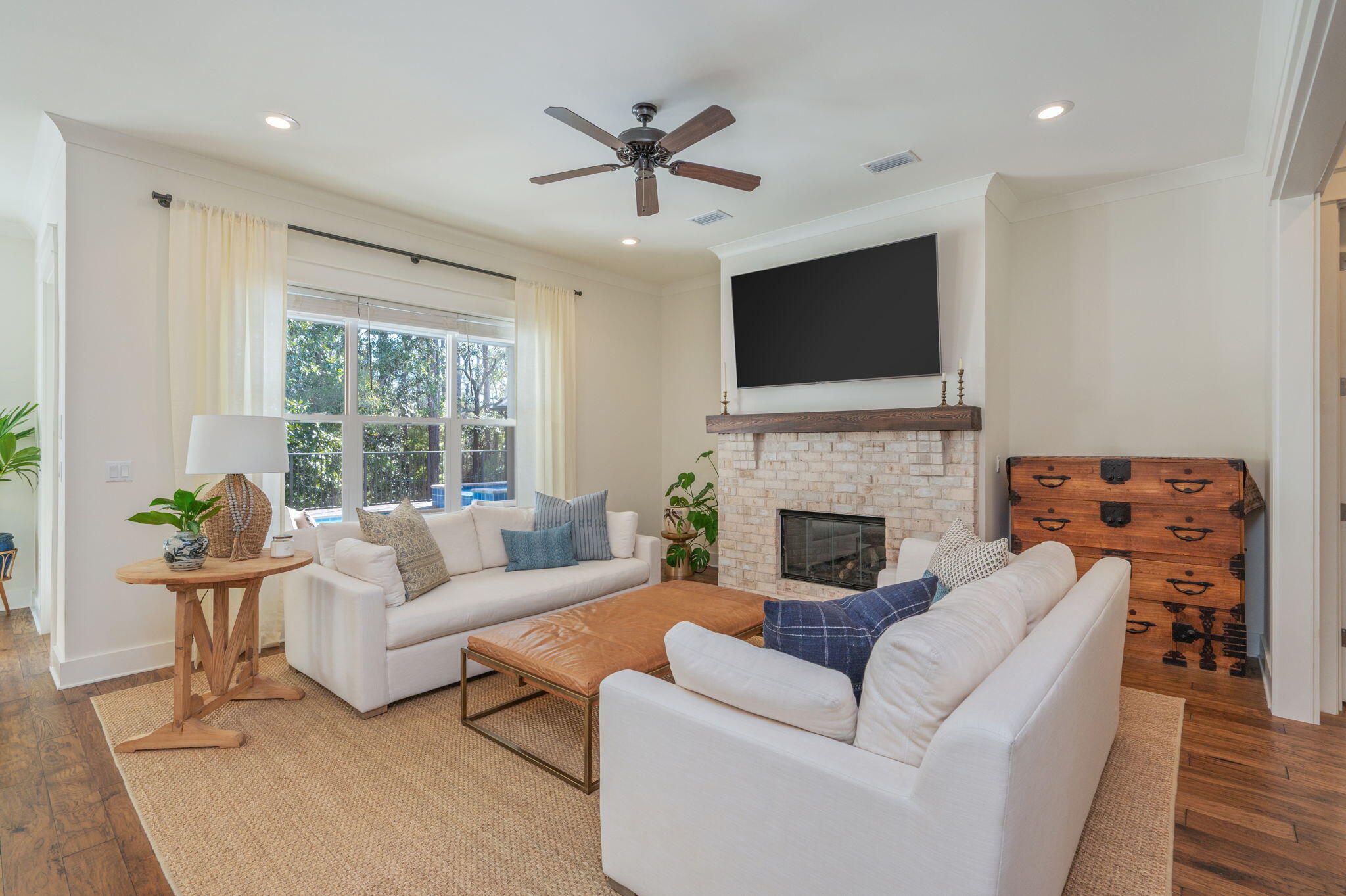 WATER'S EDGE - Residential