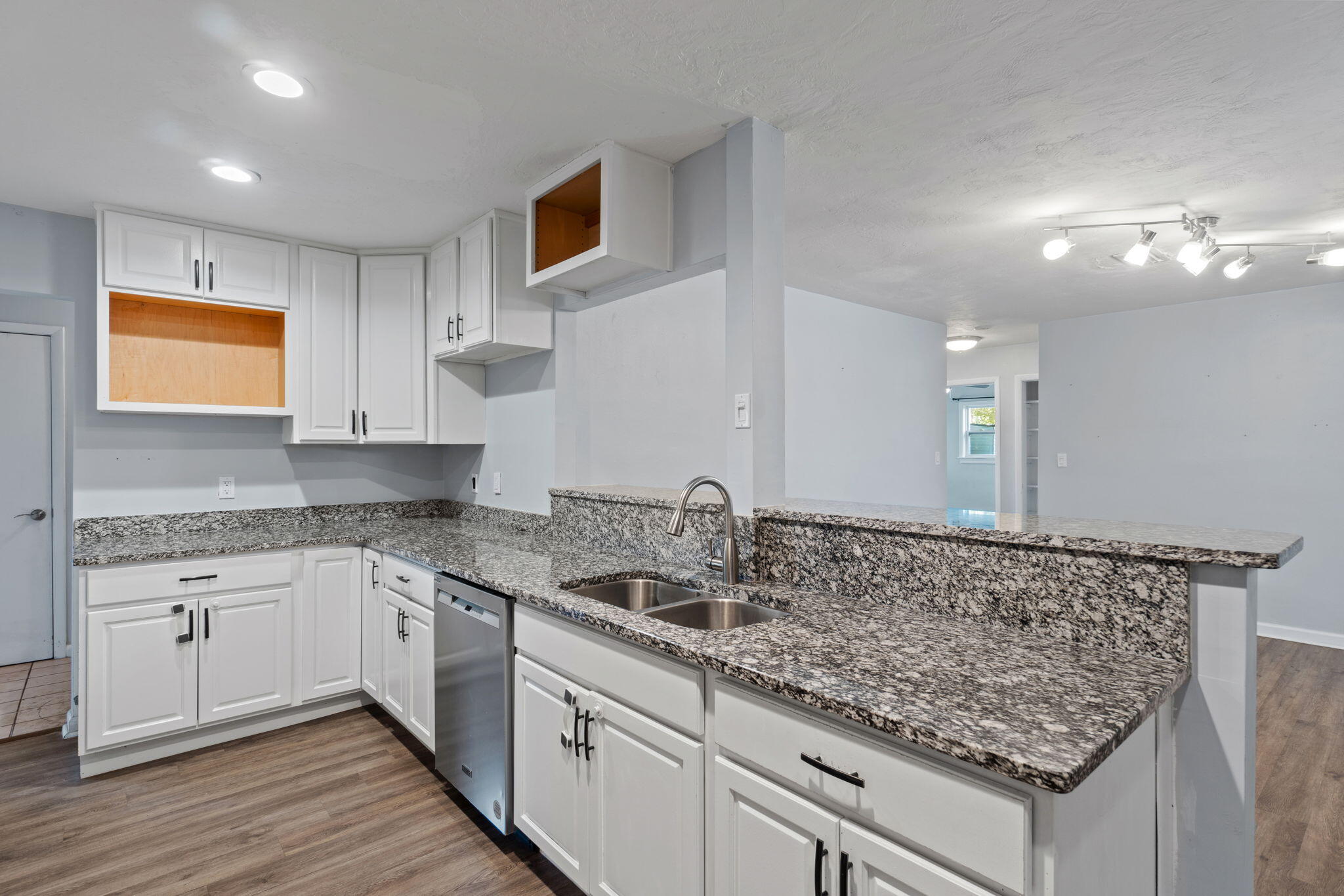 OAK TREE PARK - Residential