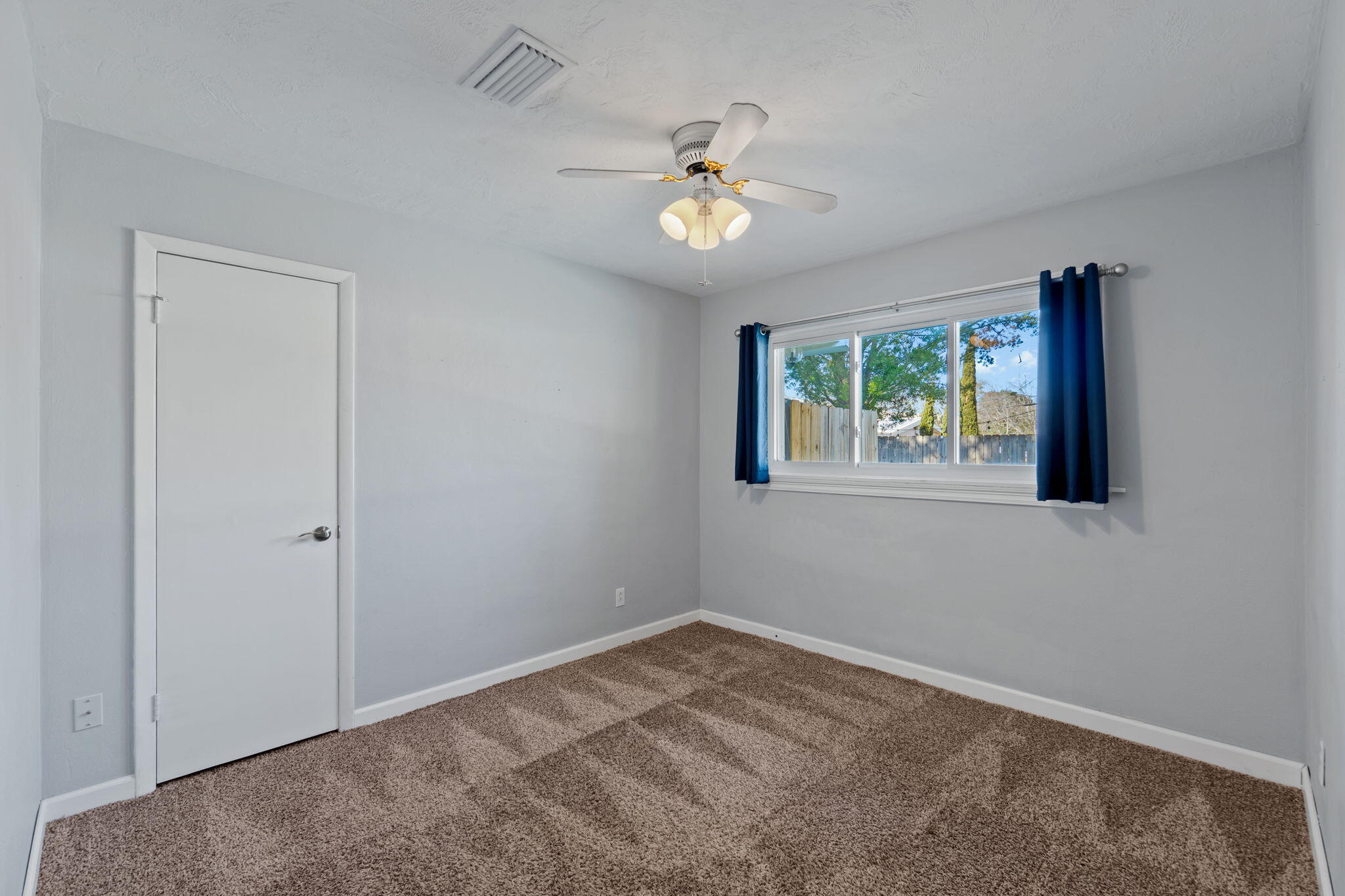 OAK TREE PARK - Residential