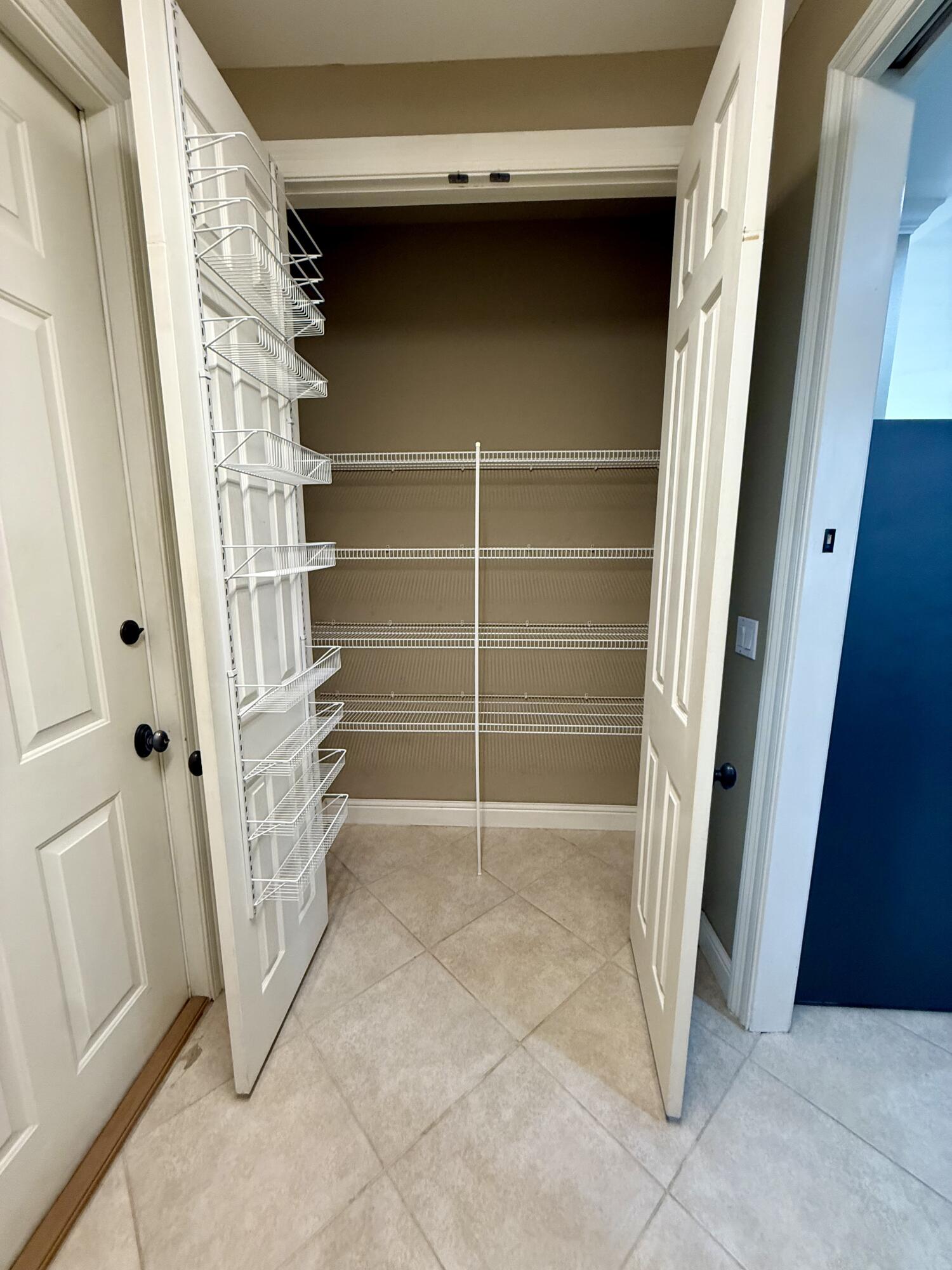 CANOPIES OF FREEPORT - Residential Lease