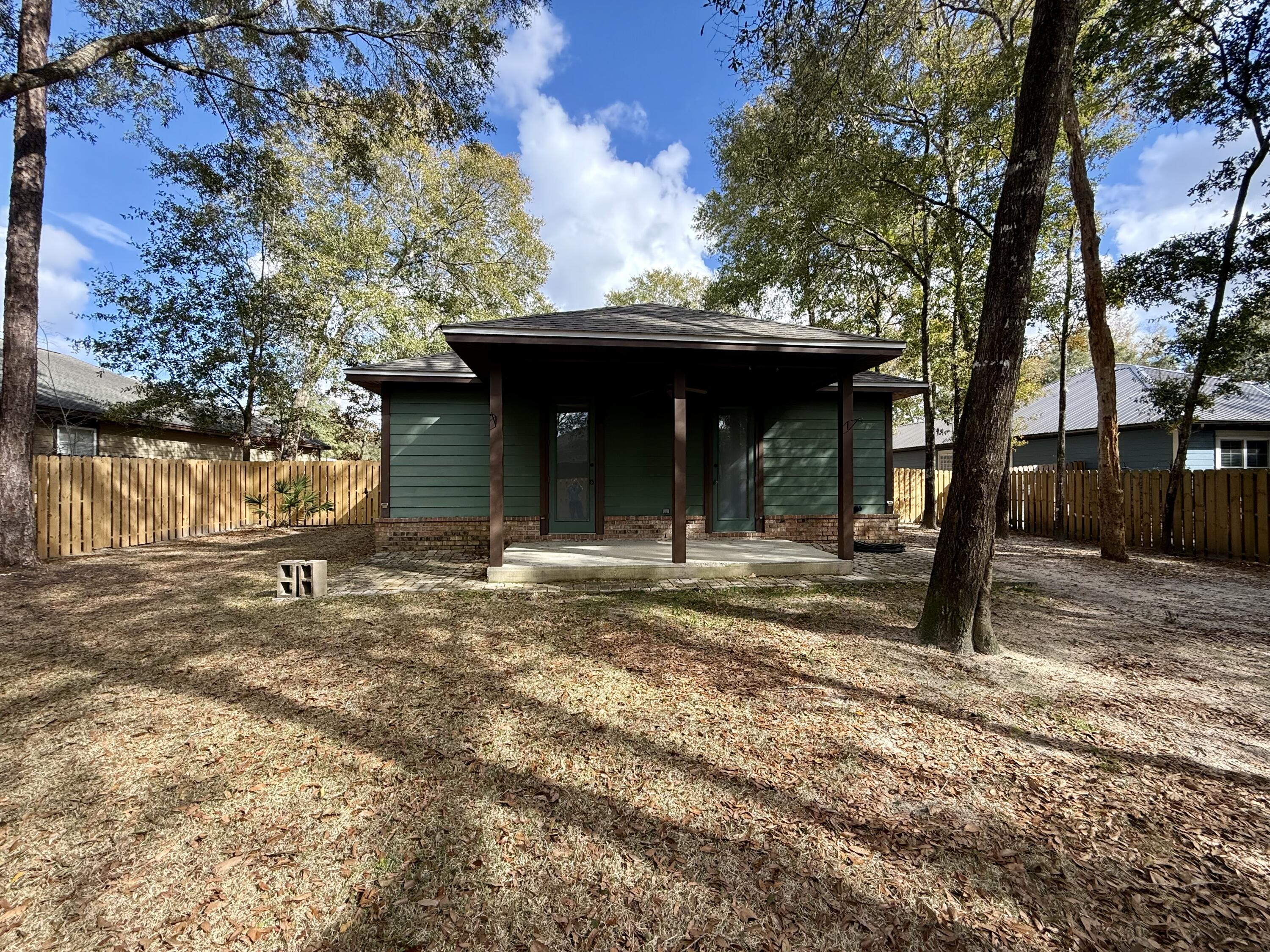 CANOPIES OF FREEPORT - Residential Lease