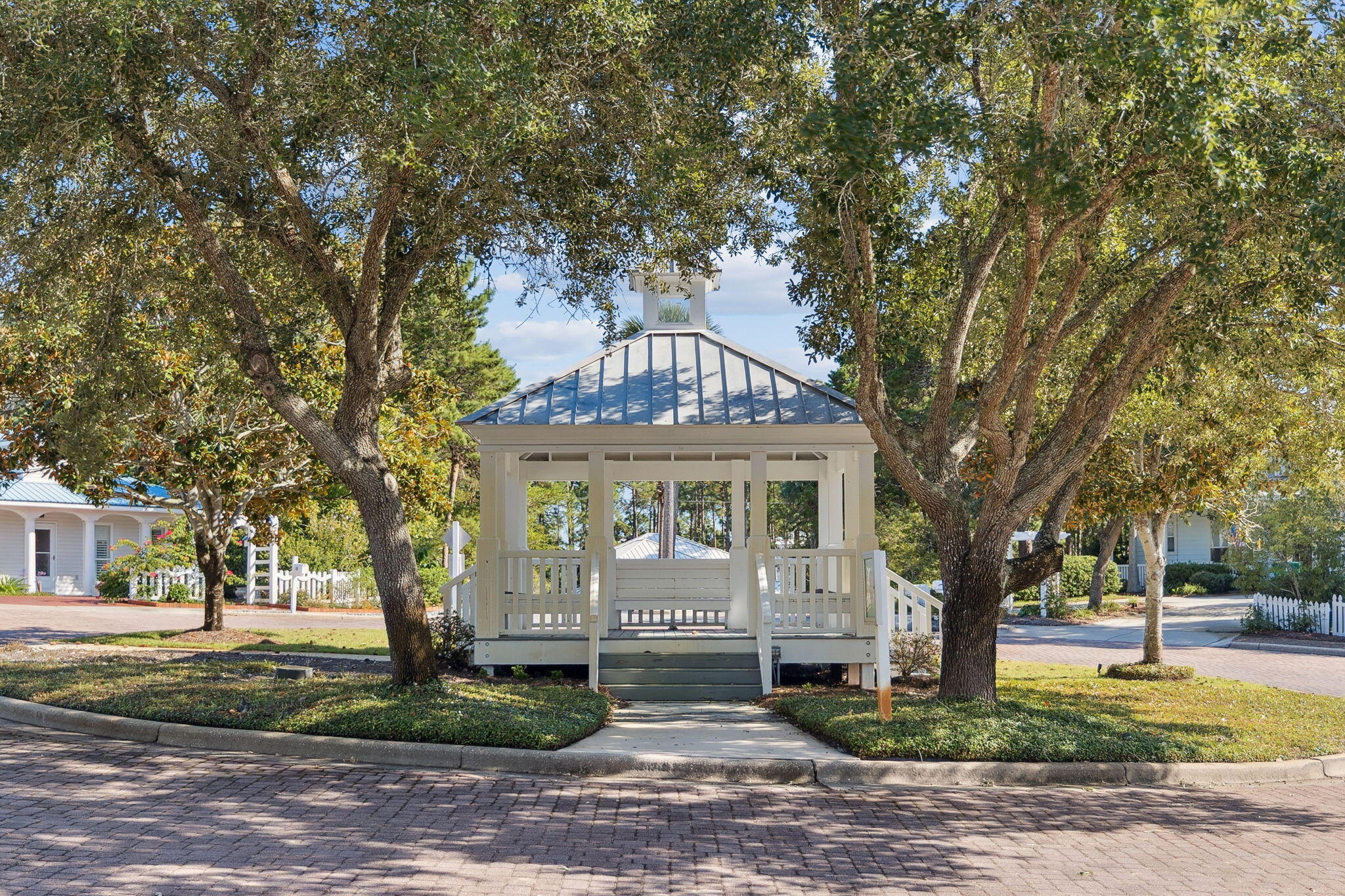 SEA DUNES - Residential