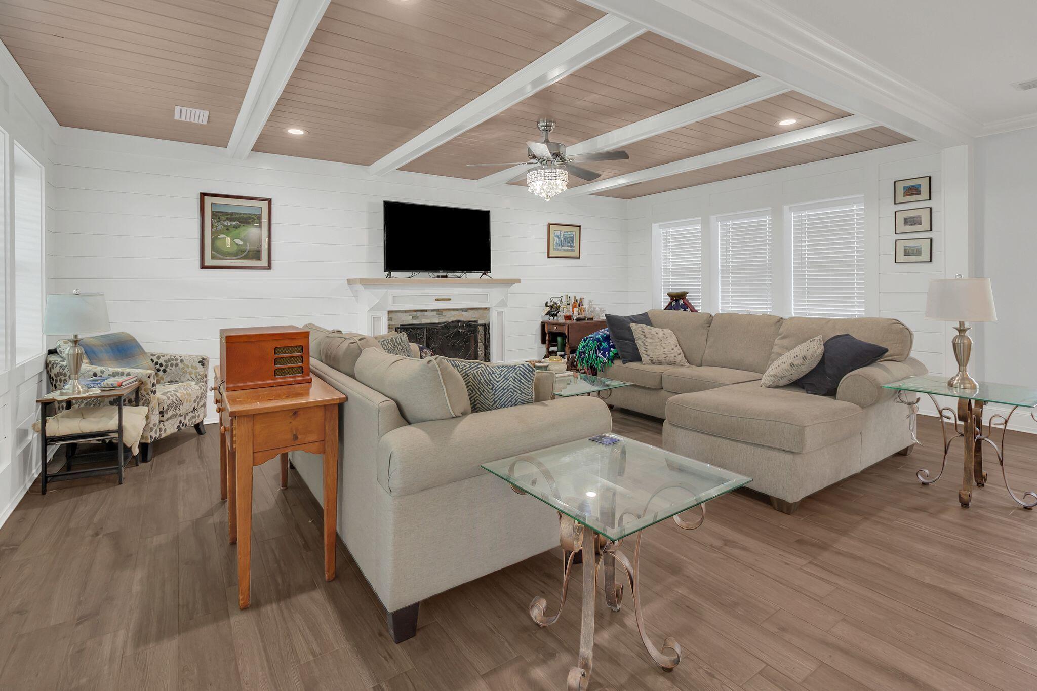 OAKTREE PARK S/D - Residential Lease