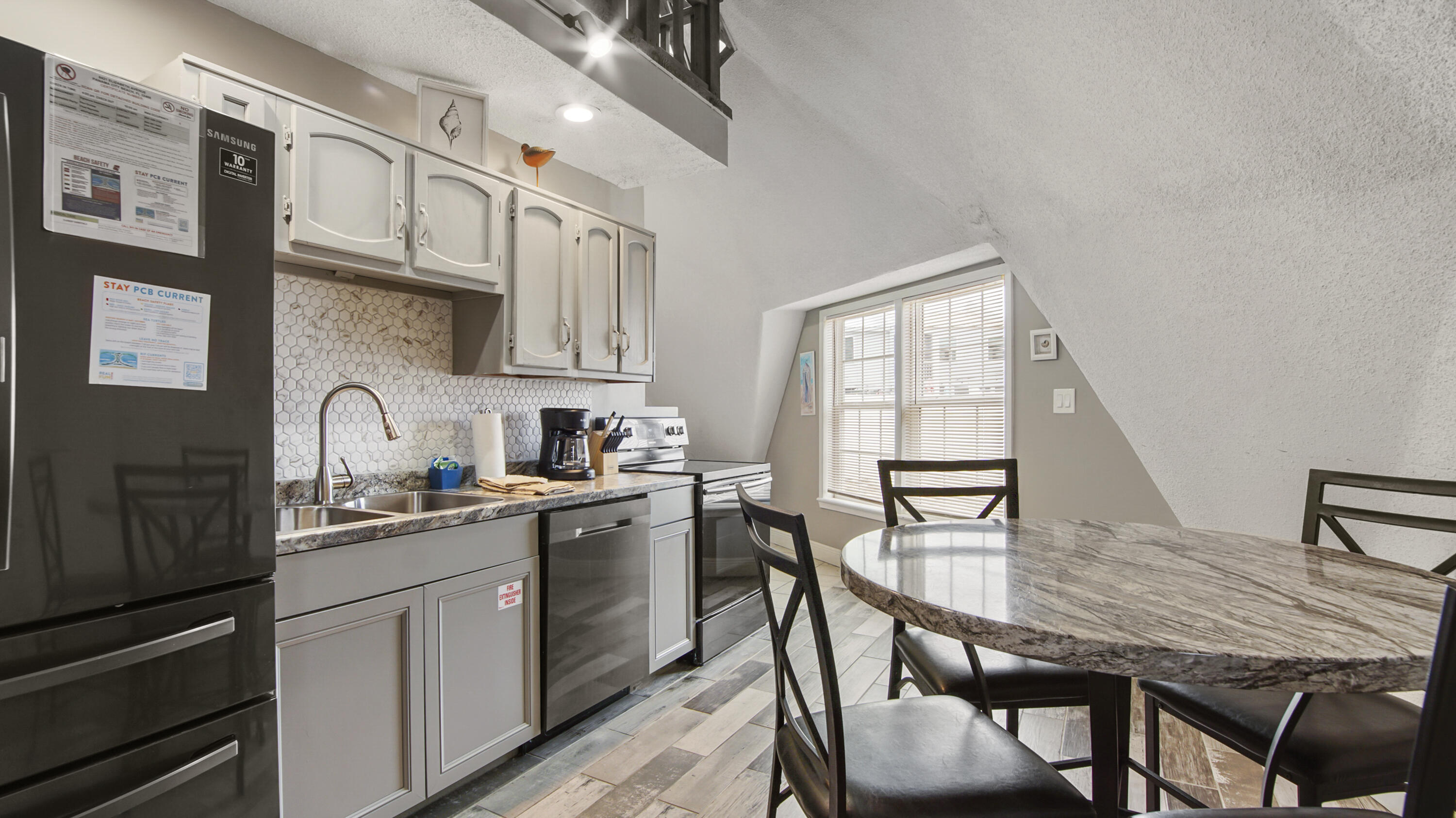 BELAIRE ESTATES - Residential