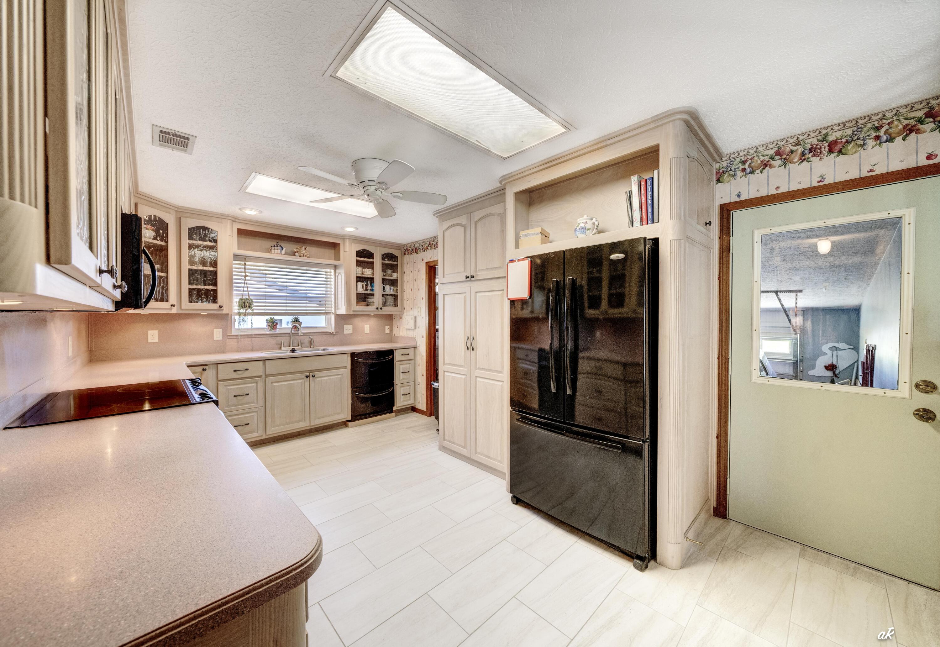 KINGS POINT HARBOUR UNIT 1 REPLAT - Residential