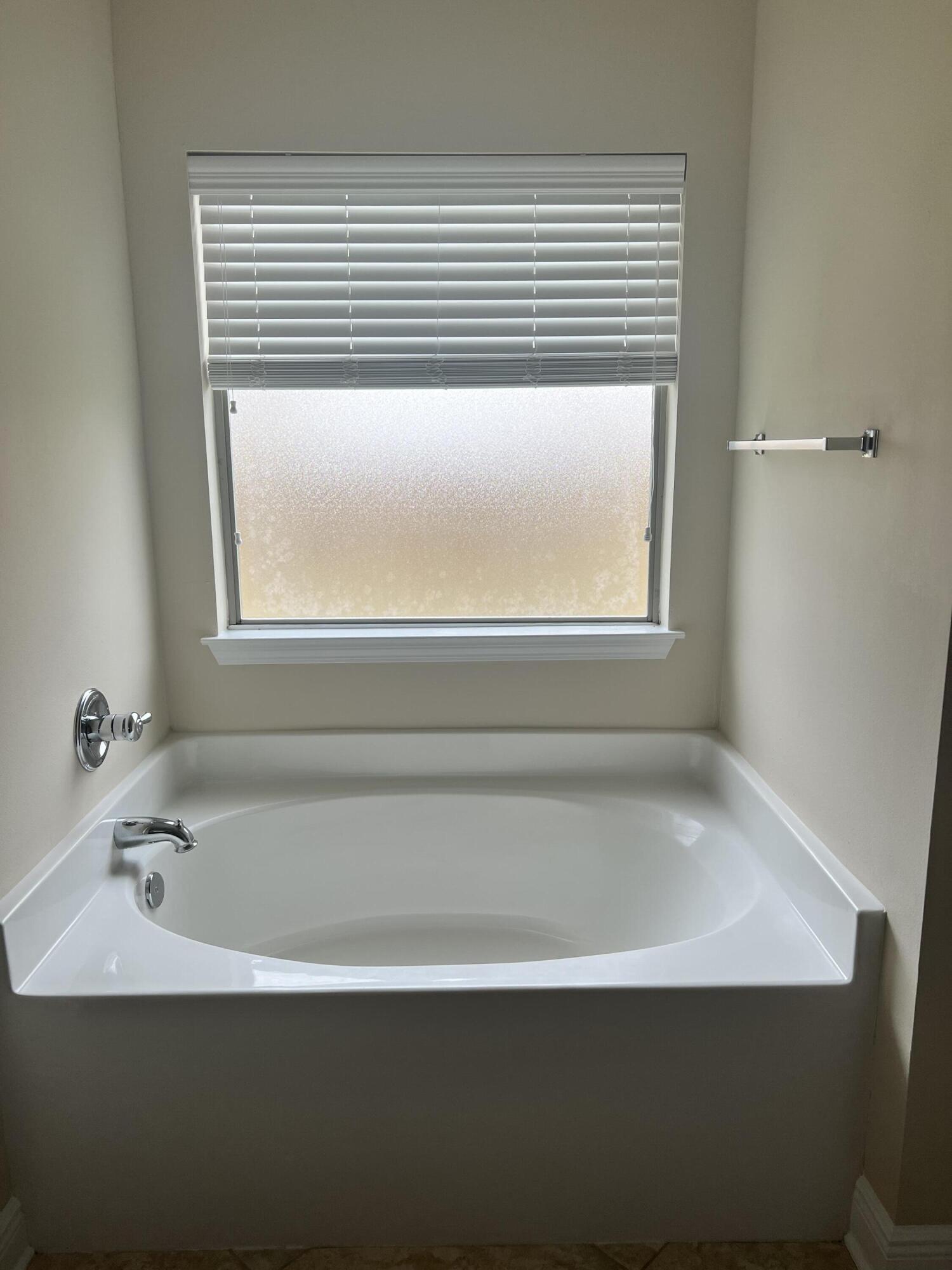 ROLLING RIDGE - Residential Lease