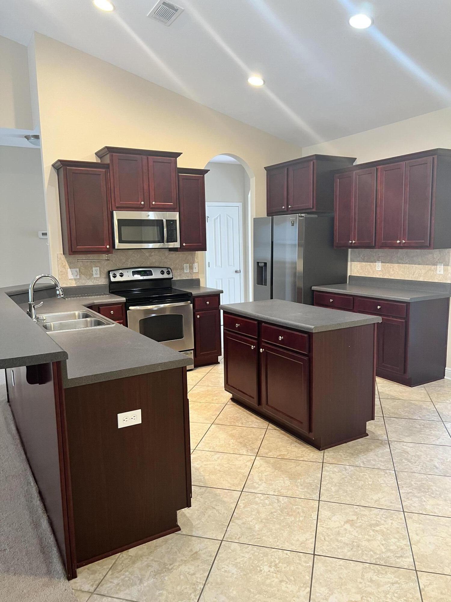 ROLLING RIDGE - Residential Lease