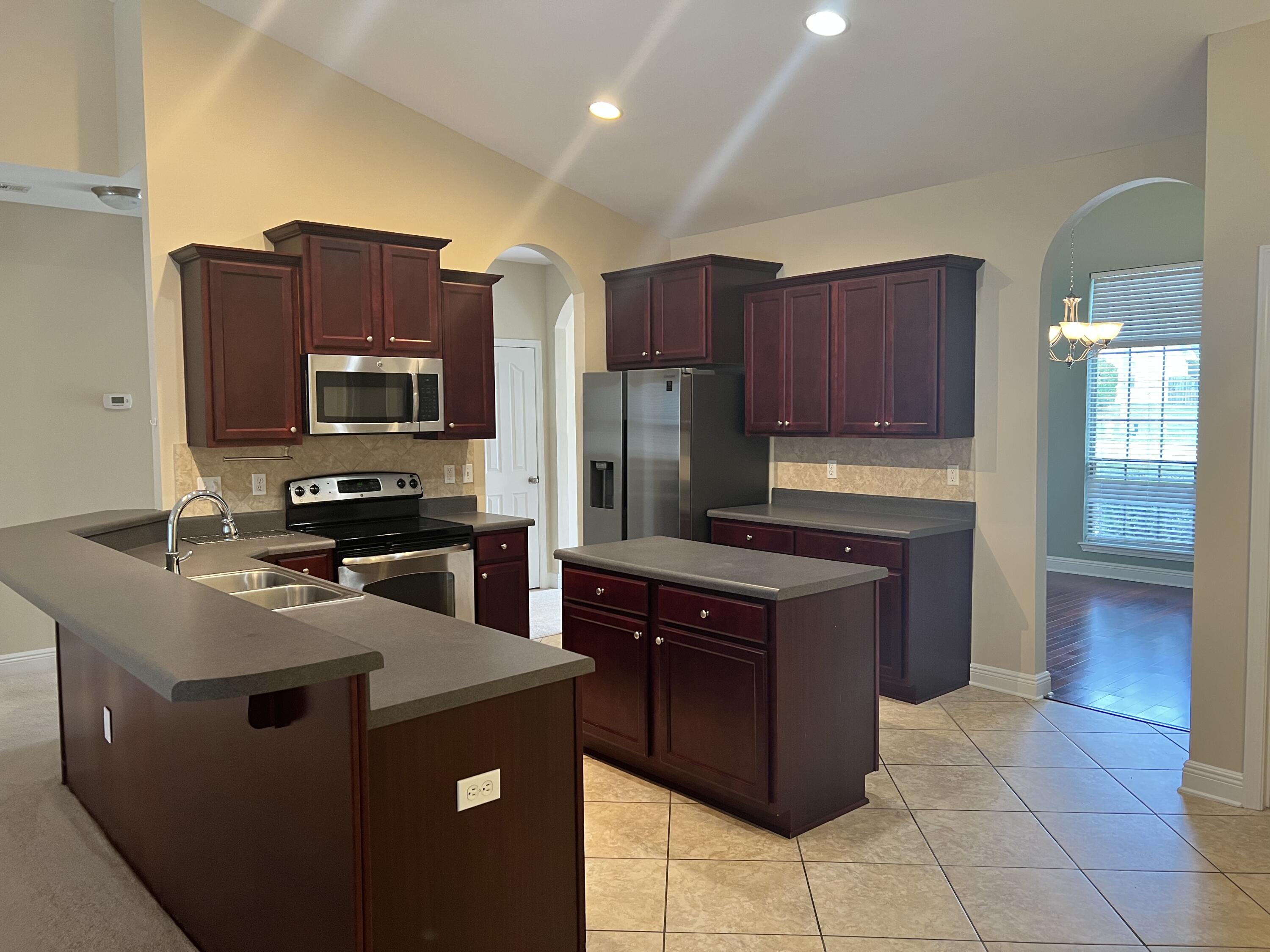 ROLLING RIDGE - Residential Lease