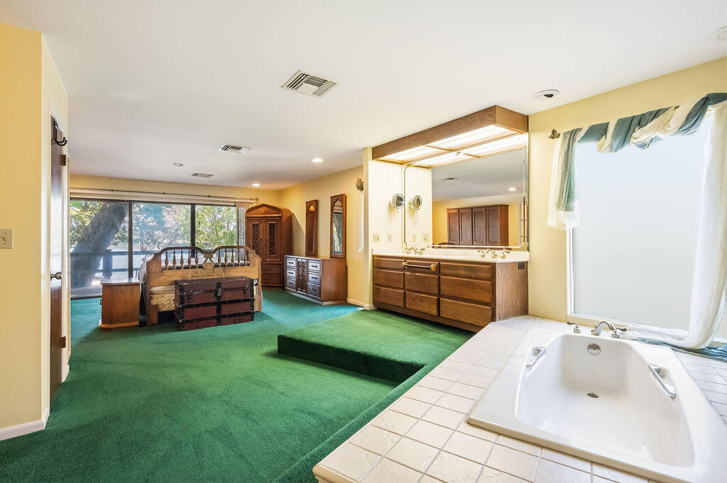 ROCKY BAYOU COUNTRY CLUB ESTATES 5 - Residential