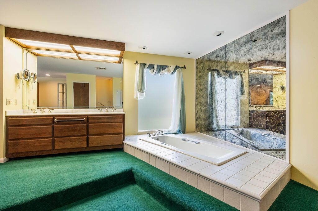 ROCKY BAYOU COUNTRY CLUB ESTATES 5 - Residential