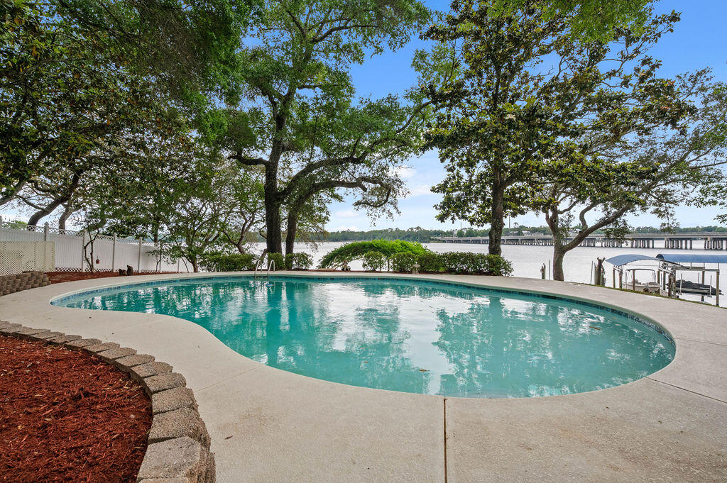 ROCKY BAYOU COUNTRY CLUB ESTATES 5 - Residential