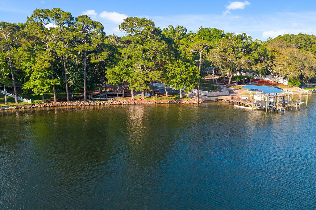 ROCKY BAYOU COUNTRY CLUB ESTATES 5 - Residential