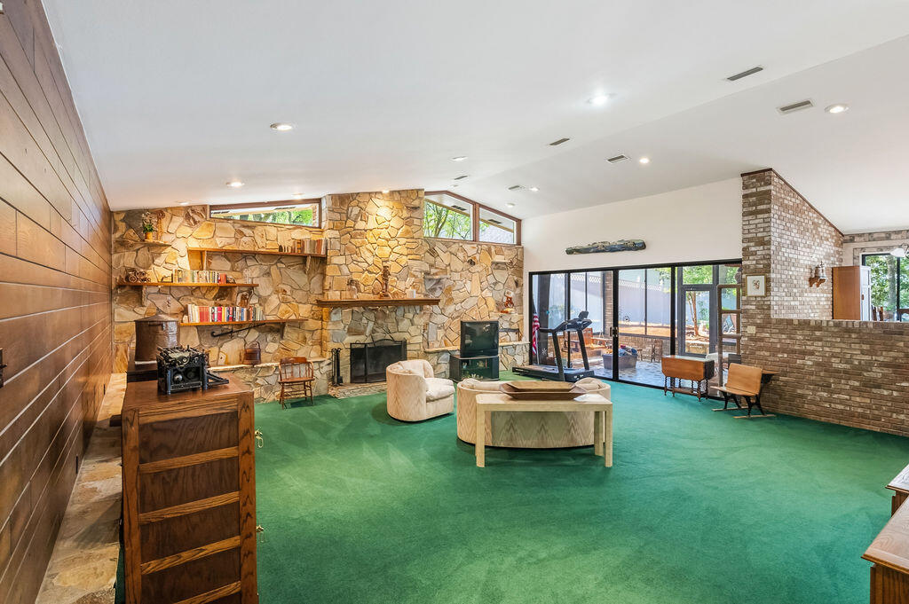 ROCKY BAYOU COUNTRY CLUB ESTATES 5 - Residential