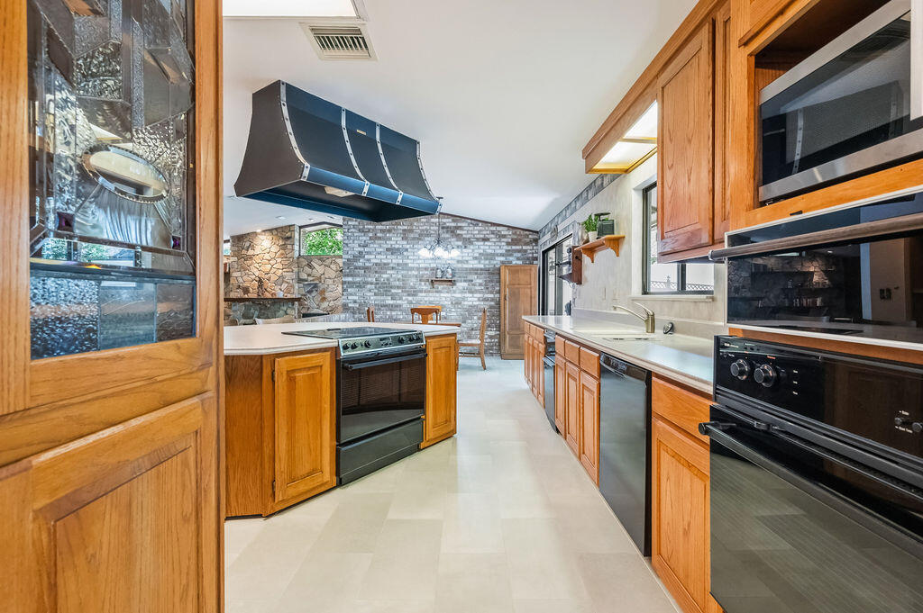 ROCKY BAYOU COUNTRY CLUB ESTATES 5 - Residential