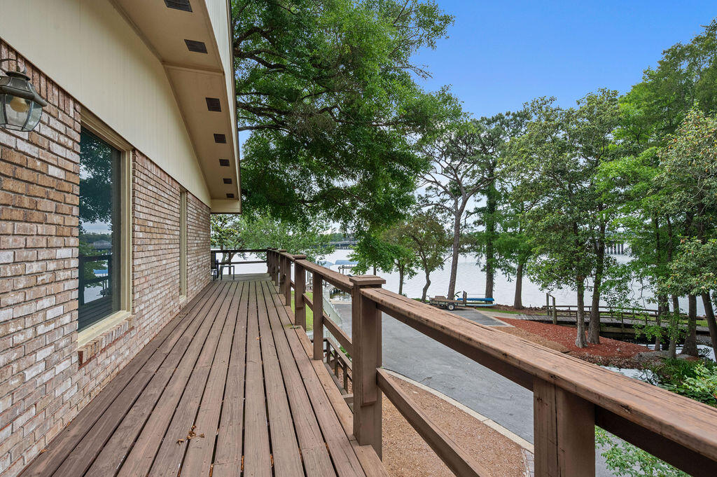 ROCKY BAYOU COUNTRY CLUB ESTATES 5 - Residential