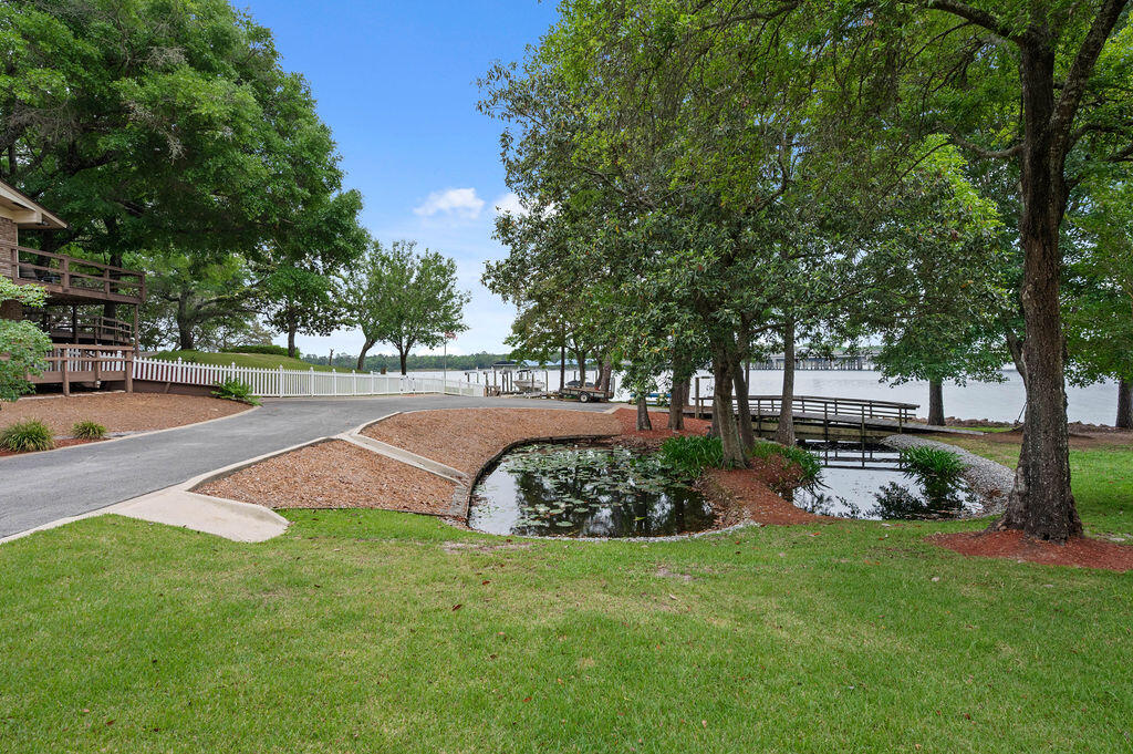 ROCKY BAYOU COUNTRY CLUB ESTATES 5 - Residential