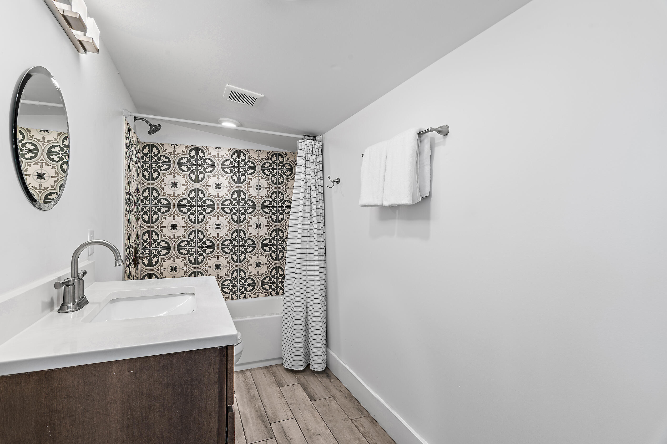 BID-A-WEE S/D - Residential