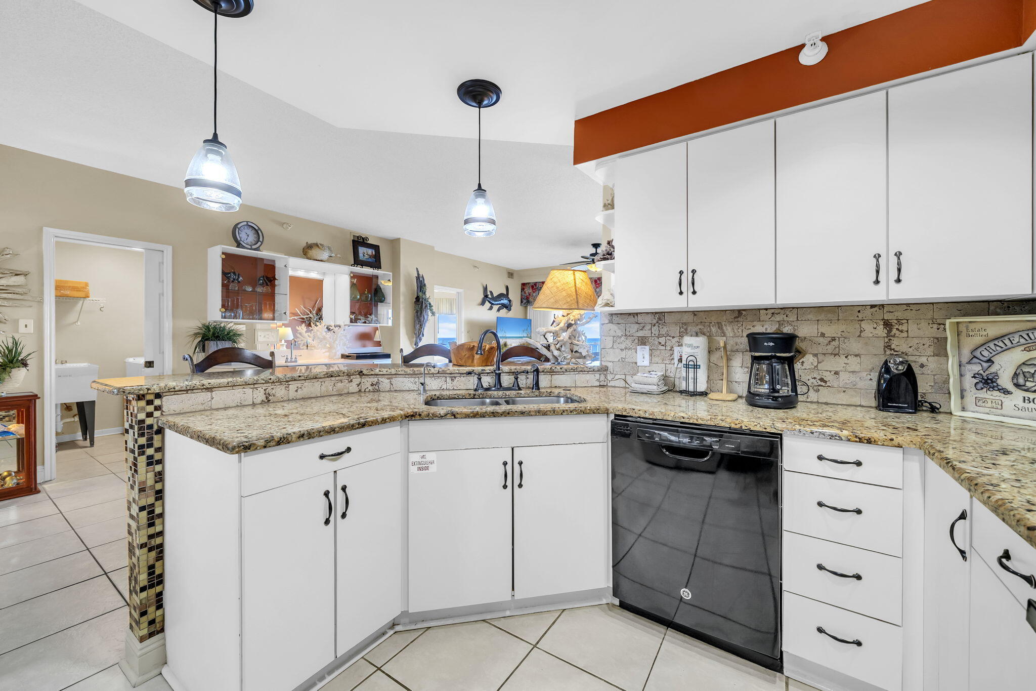 WATERVIEW TOWERS YACHT CLUB - Residential