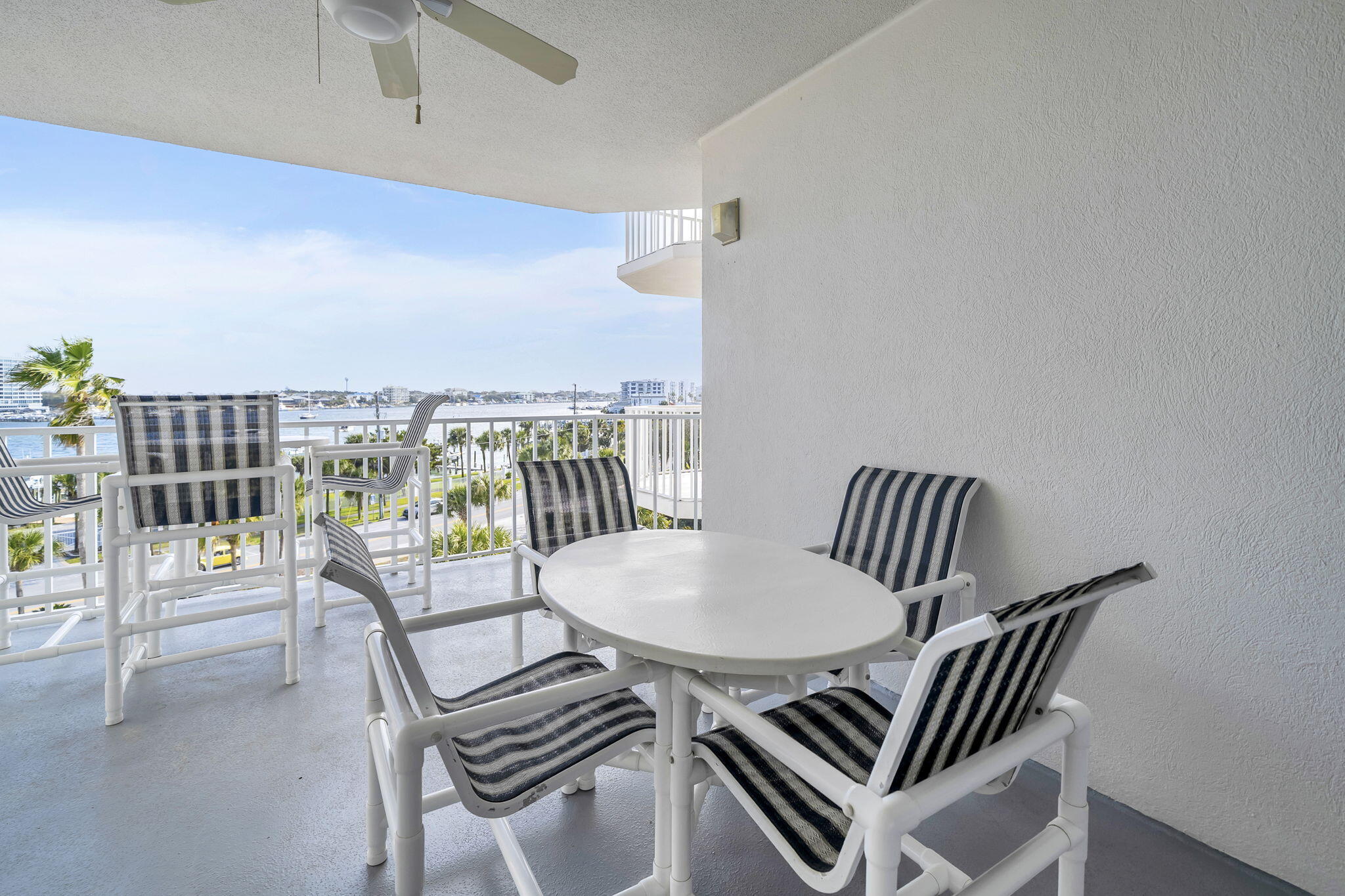 WATERVIEW TOWERS YACHT CLUB - Residential