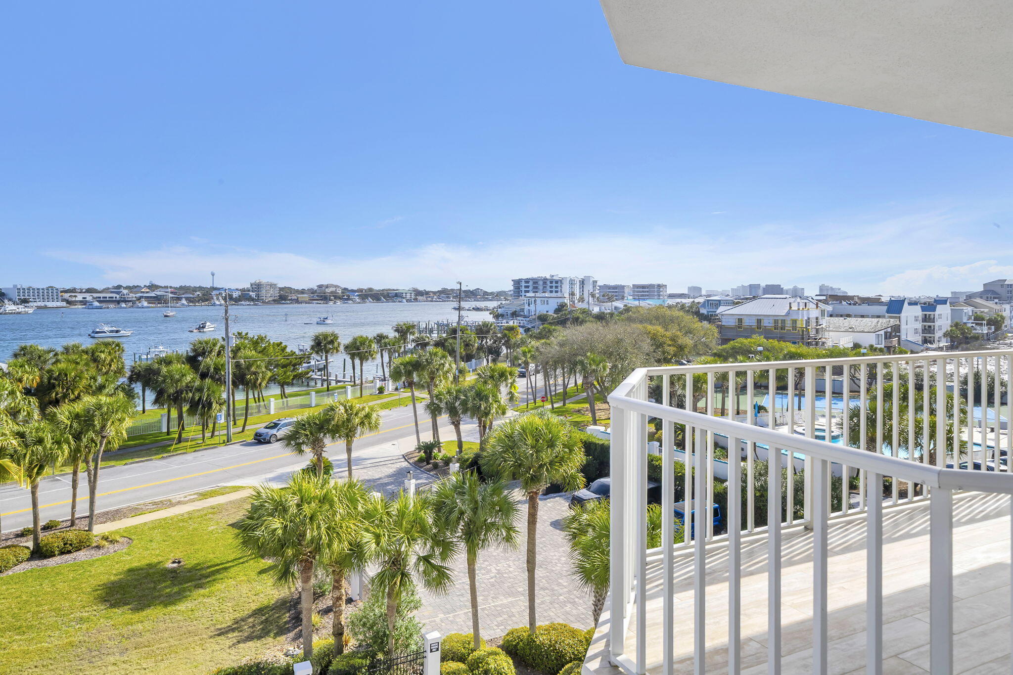 WATERVIEW TOWERS YACHT CLUB - Residential