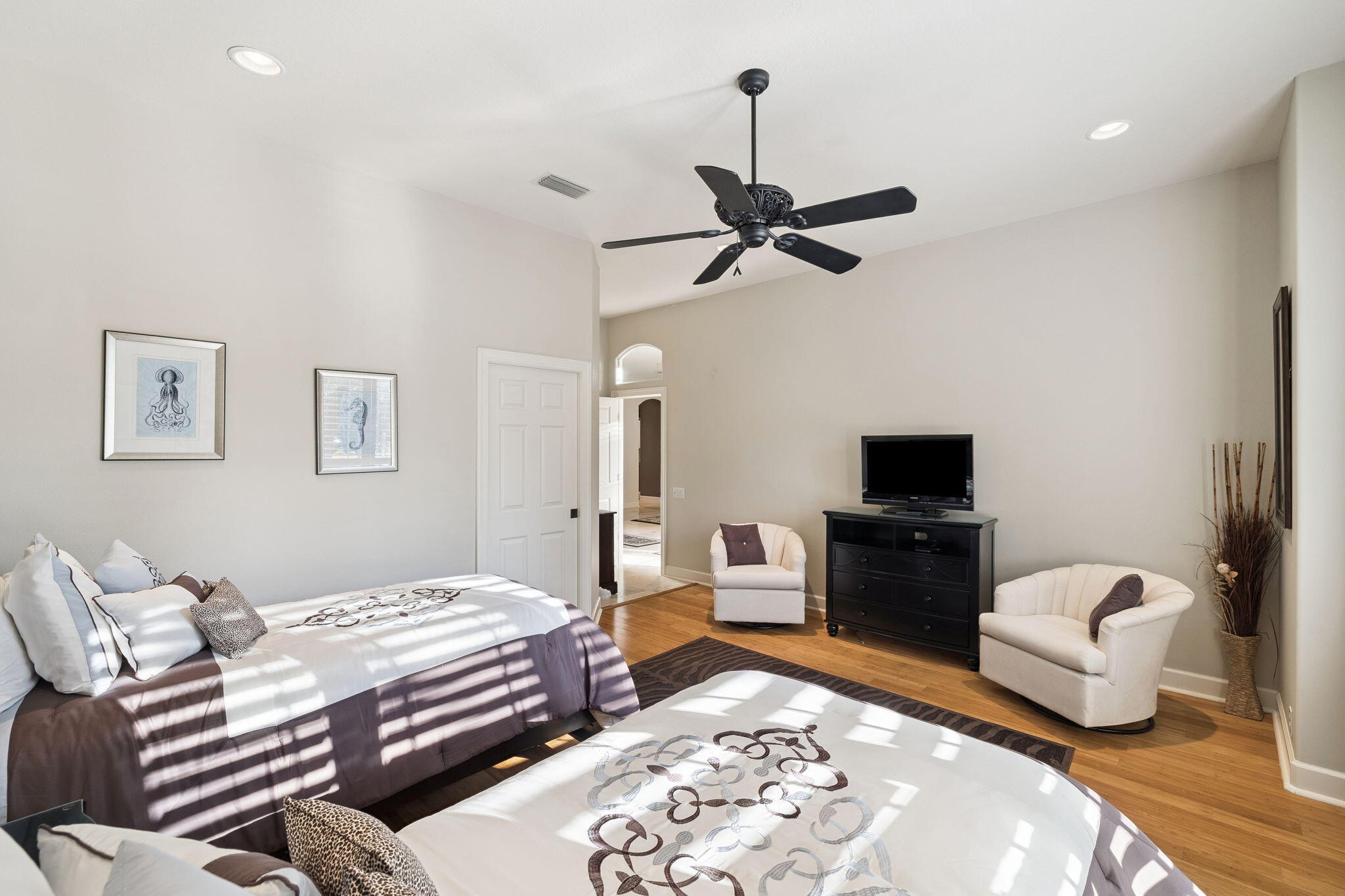 BAYTOWNE AVE EAST - Residential