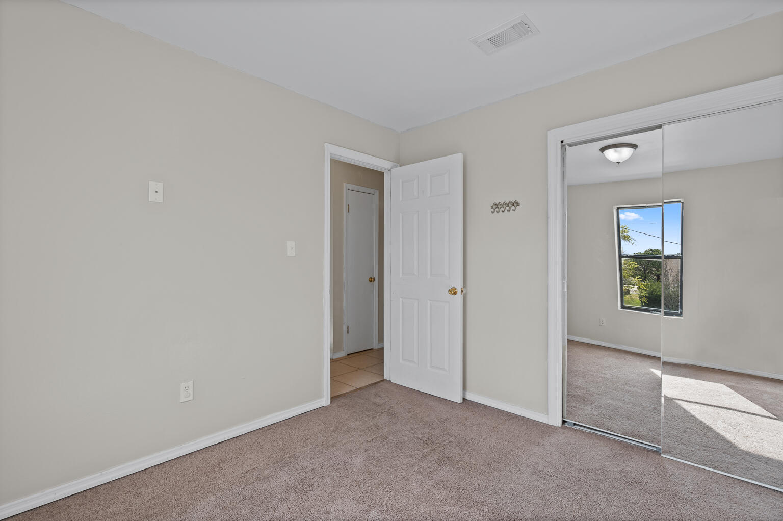 COUNTRY CLUB VILLAS - Residential