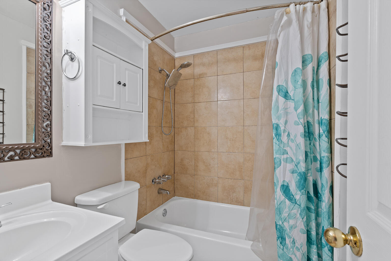 COUNTRY CLUB VILLAS - Residential