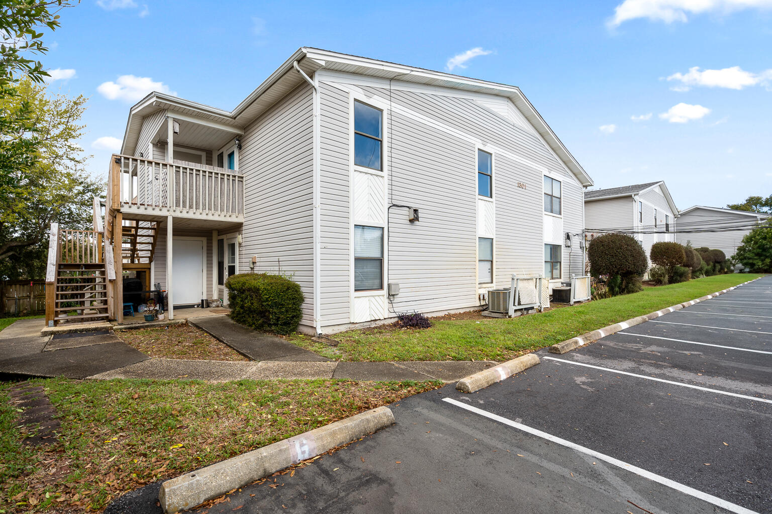 COUNTRY CLUB VILLAS - Residential