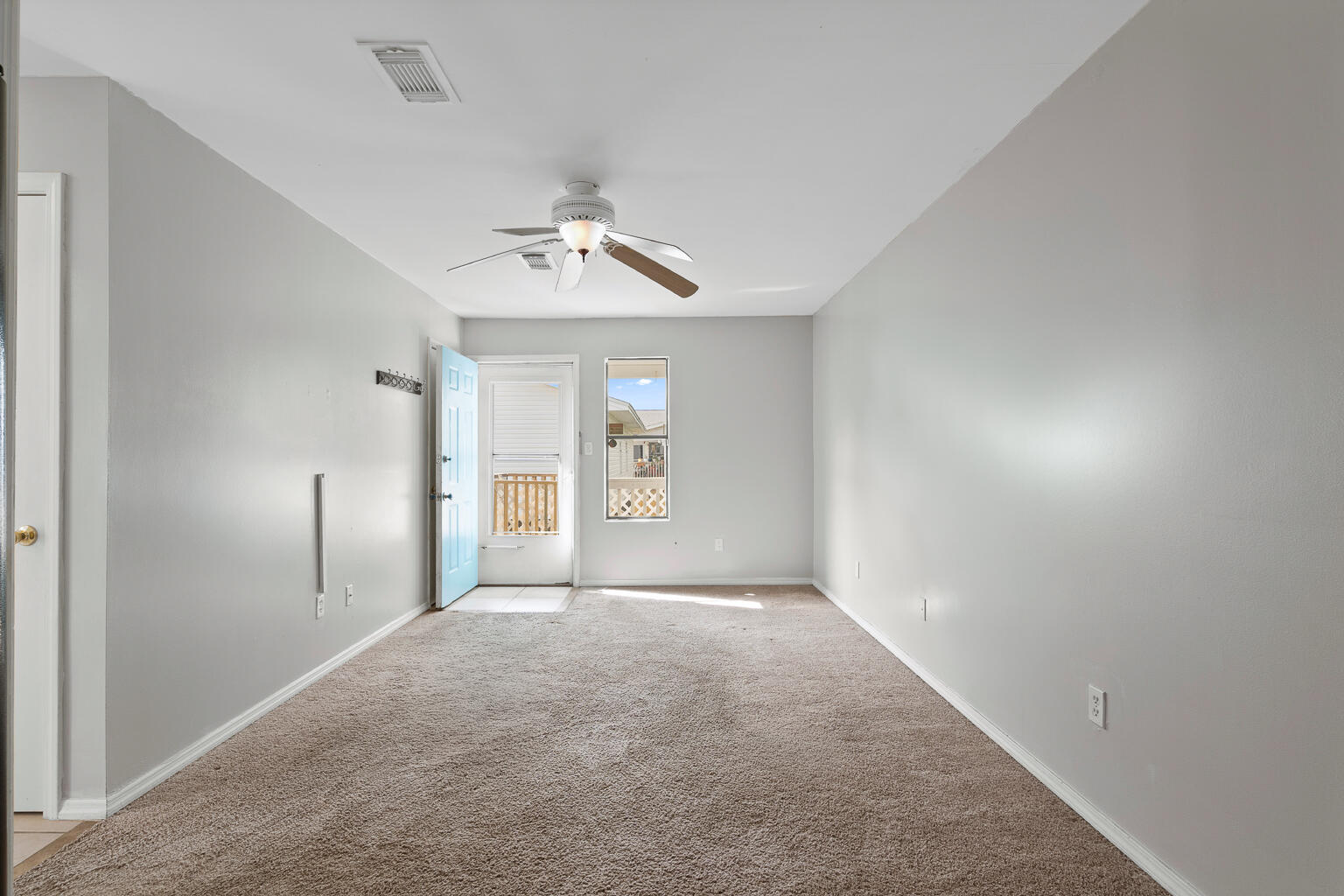 COUNTRY CLUB VILLAS - Residential