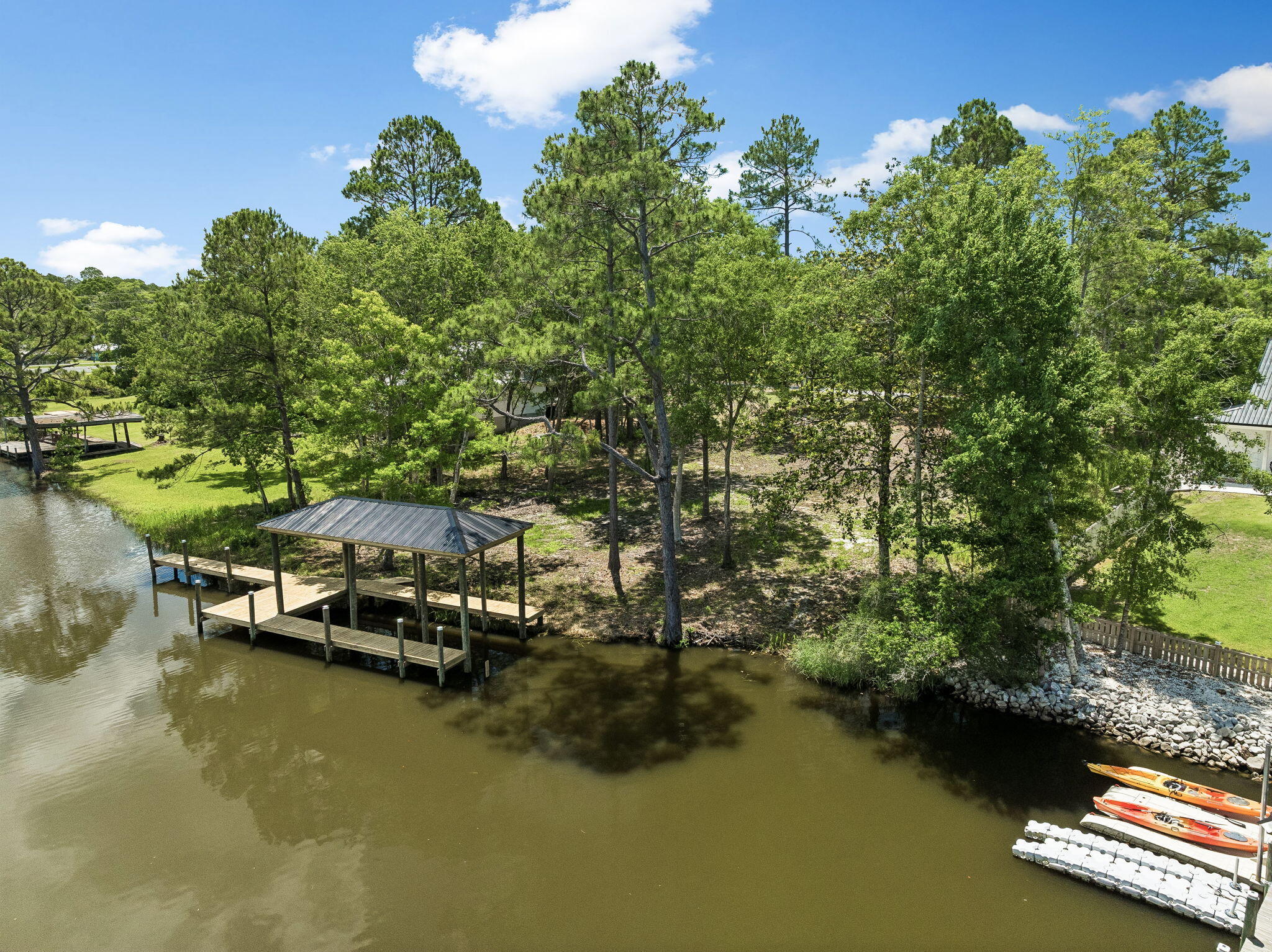 92 Waterside Lane