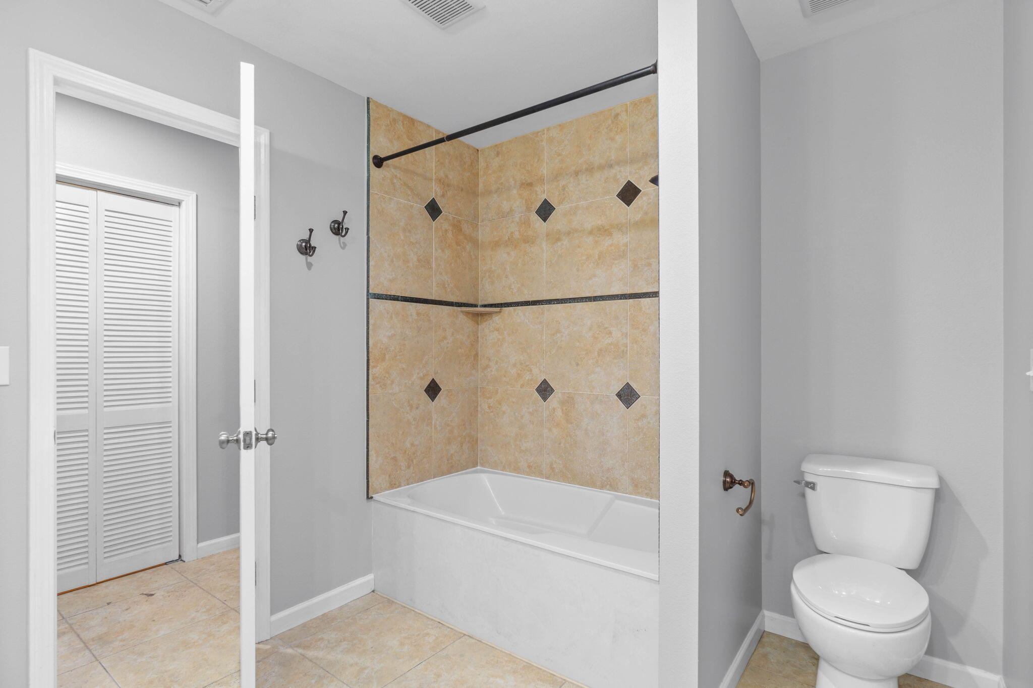 WYNNEHAVEN BCH EST 1ST ADD - Residential Lease