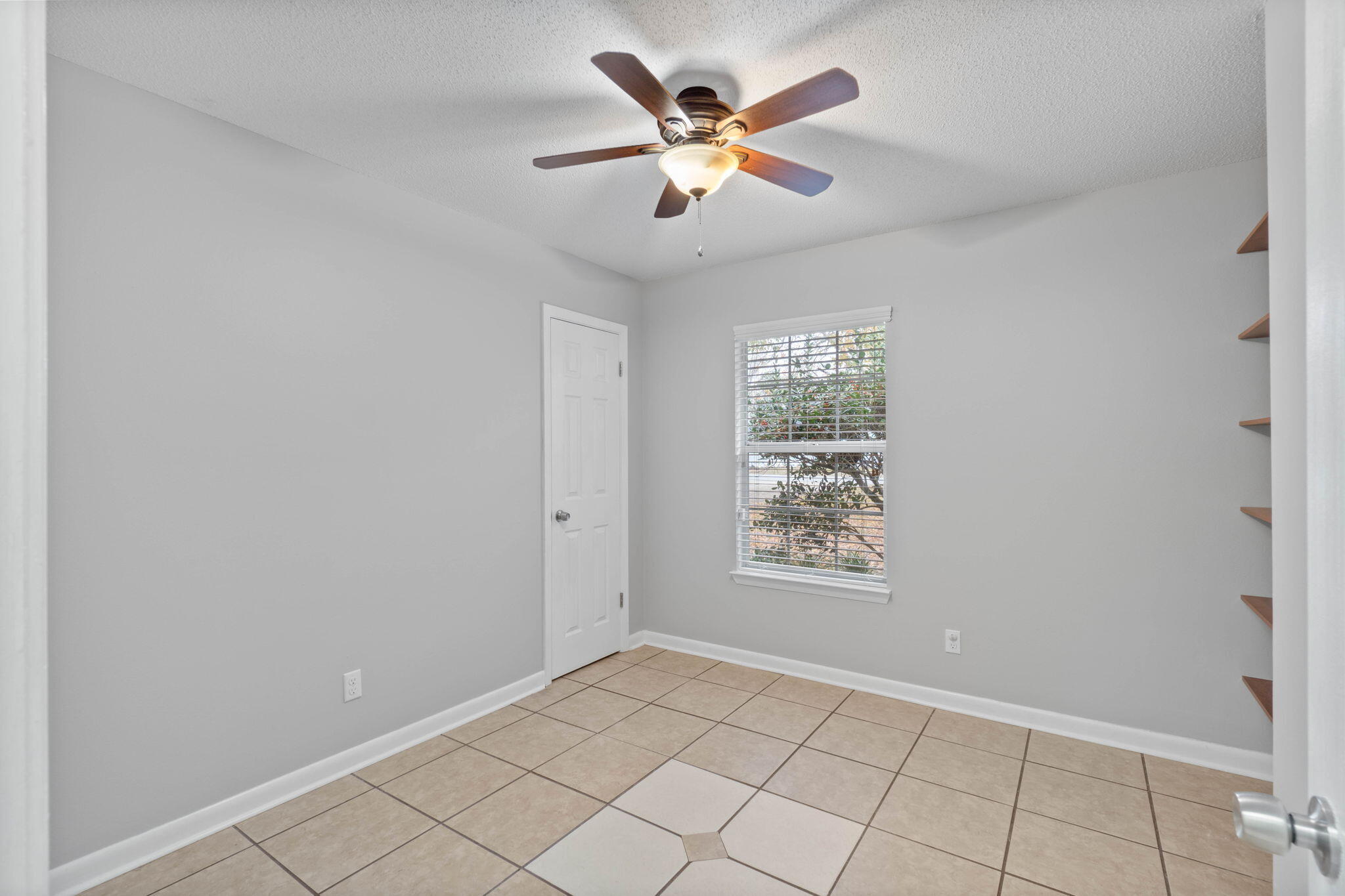 WYNNEHAVEN BCH EST 1ST ADD - Residential Lease