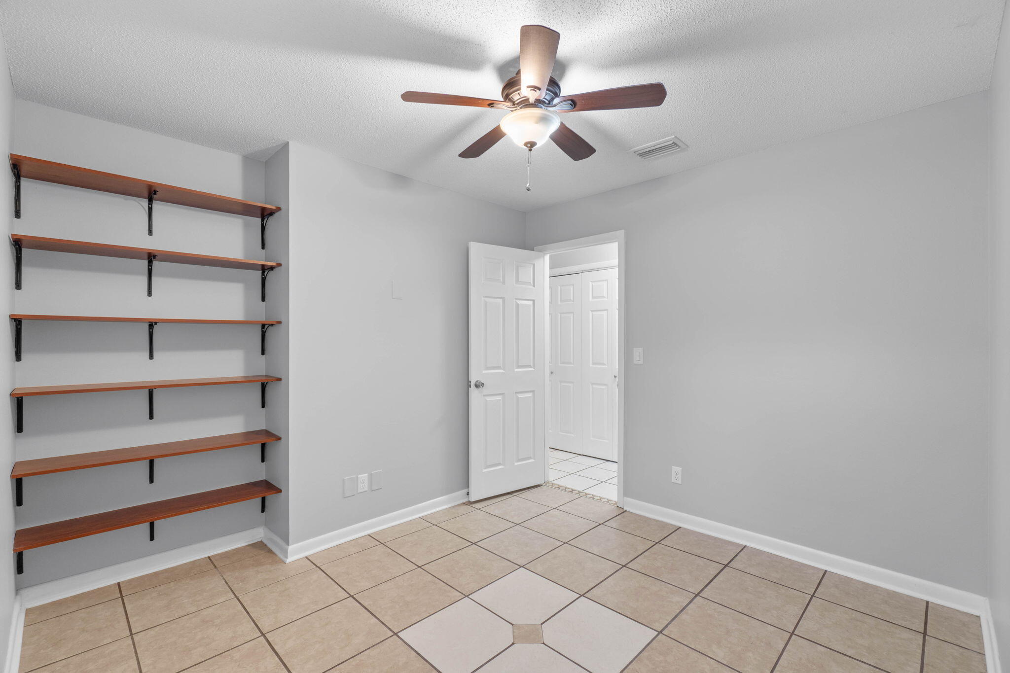 WYNNEHAVEN BCH EST 1ST ADD - Residential Lease