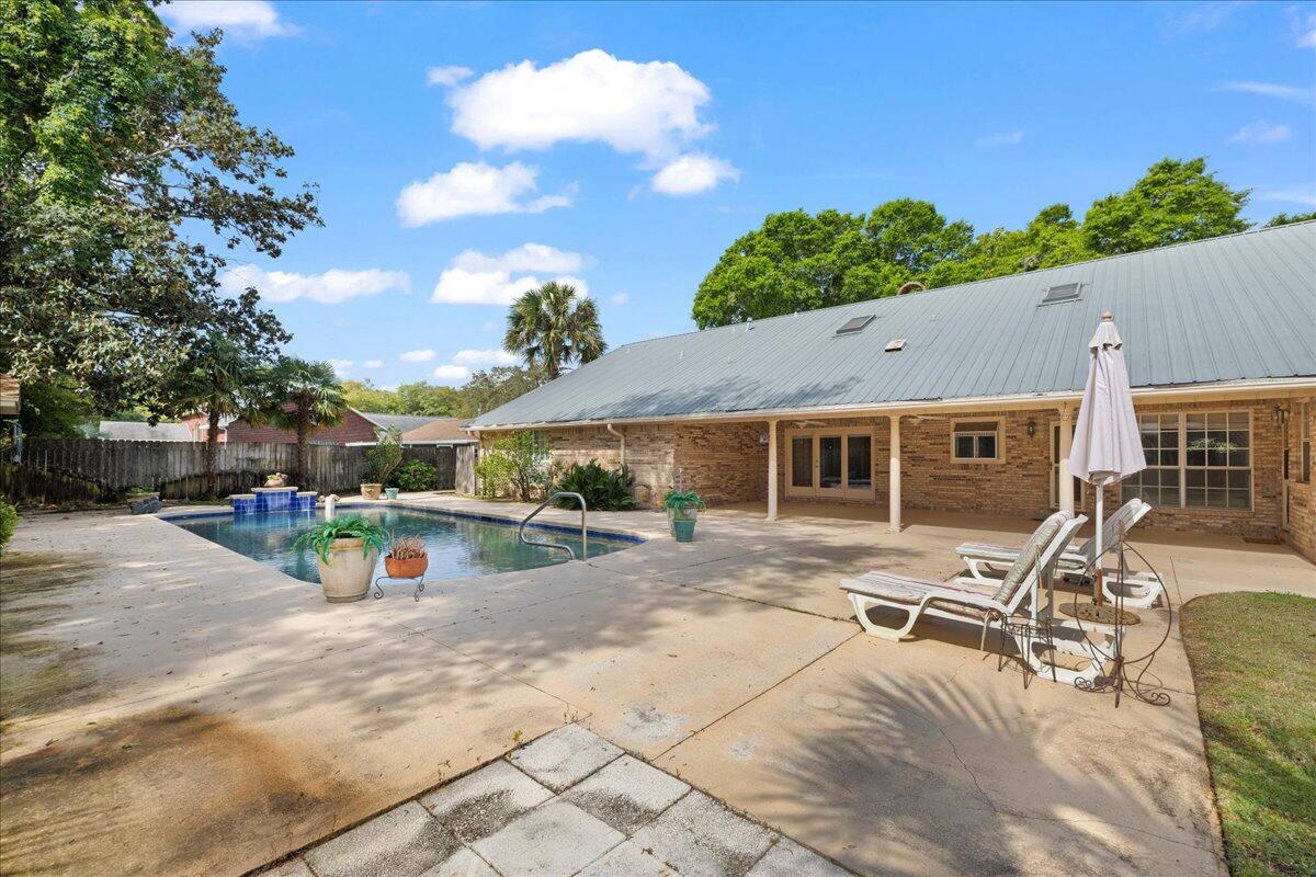 COMMODORE PLACE - Residential