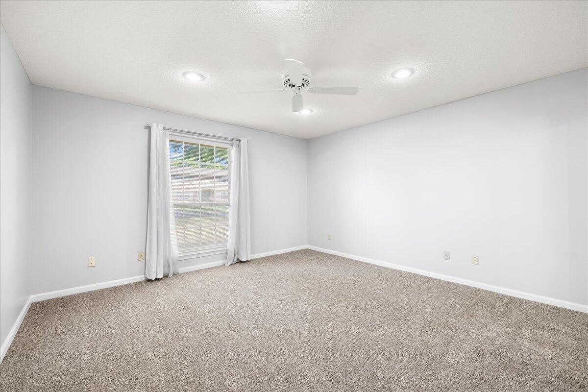 COMMODORE PLACE - Residential