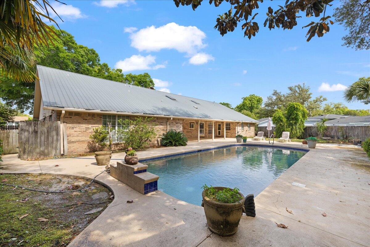 COMMODORE PLACE - Residential