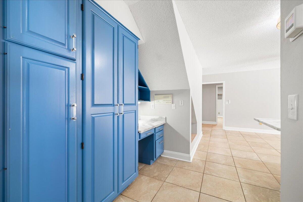 COMMODORE PLACE - Residential