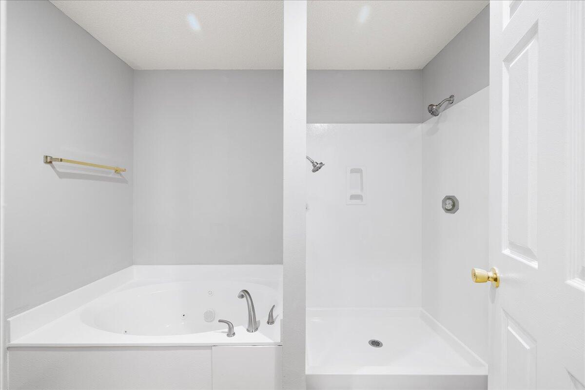 COMMODORE PLACE - Residential