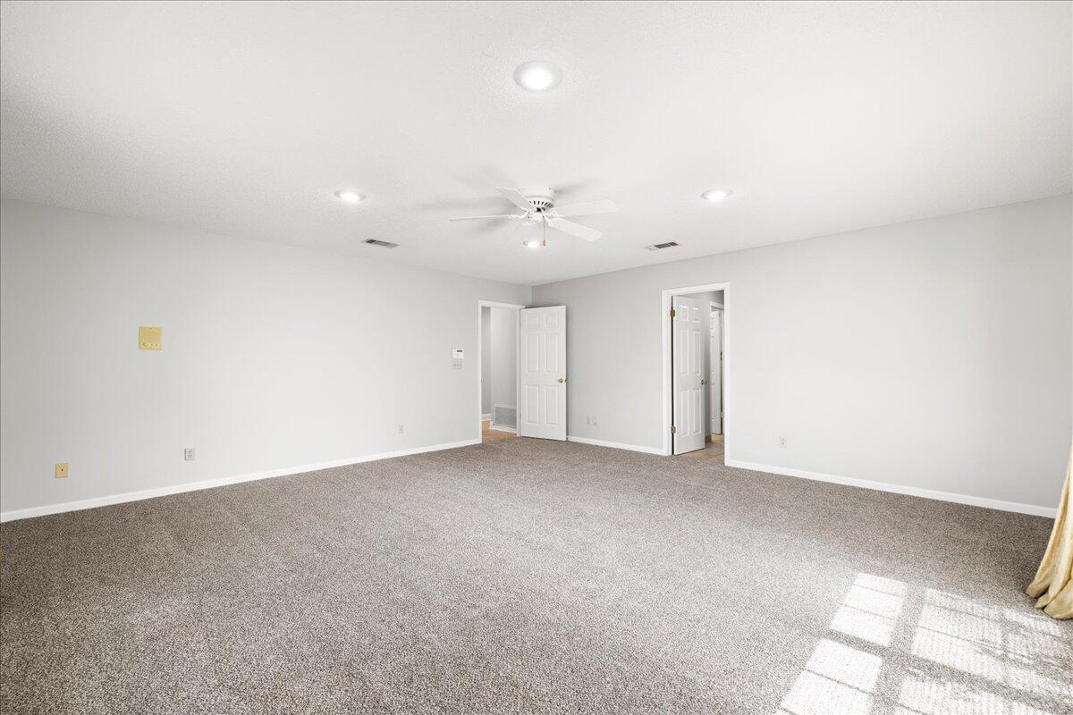 COMMODORE PLACE - Residential