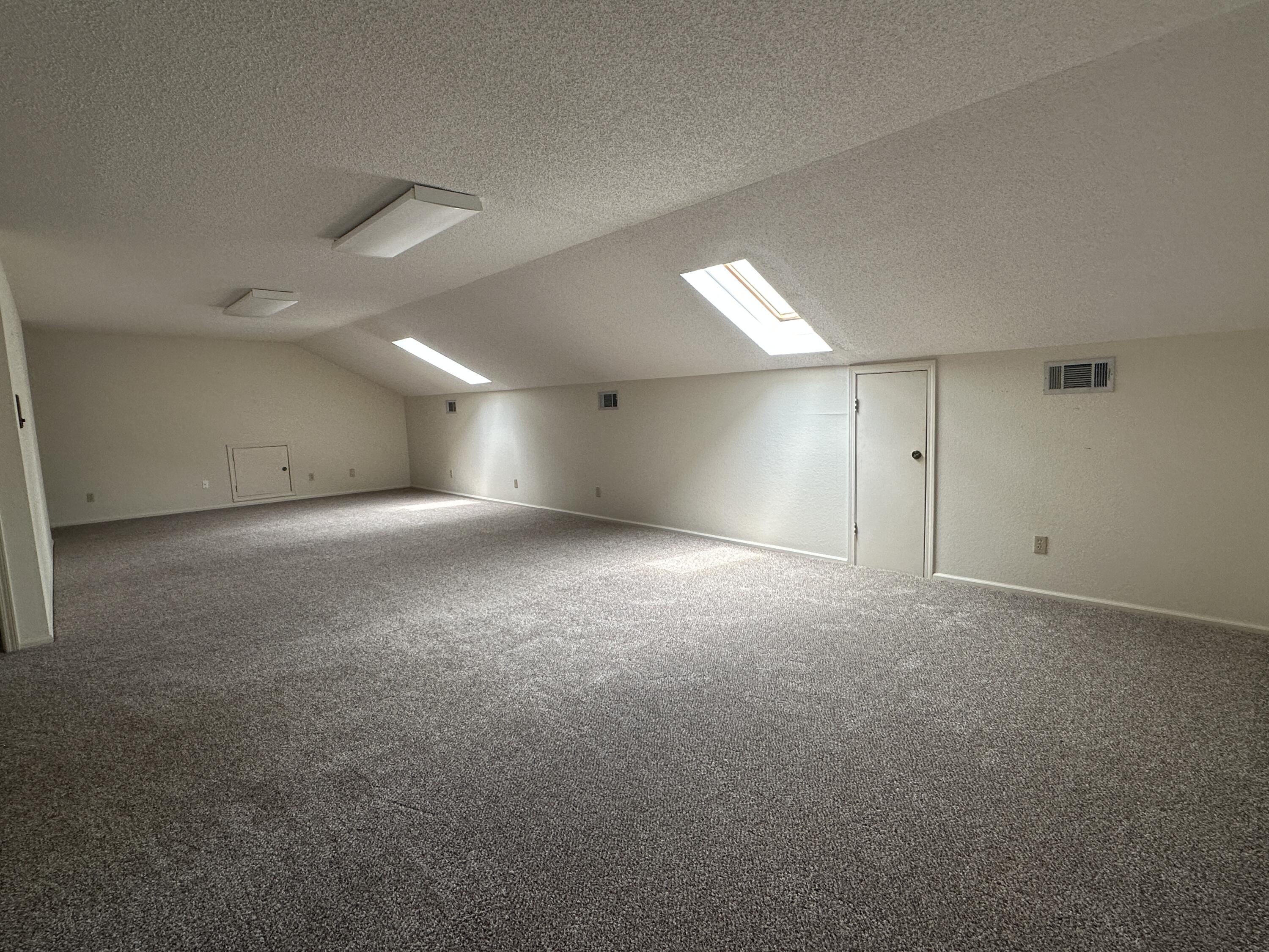 COMMODORE PLACE - Residential