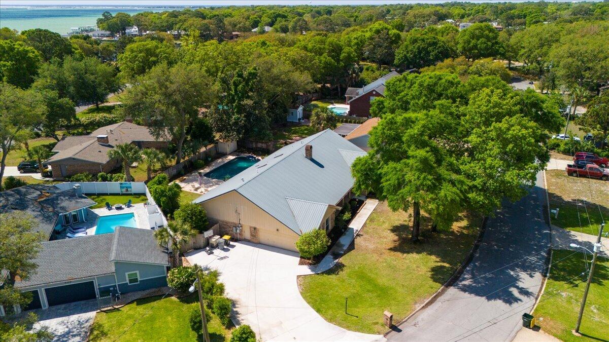 COMMODORE PLACE - Residential