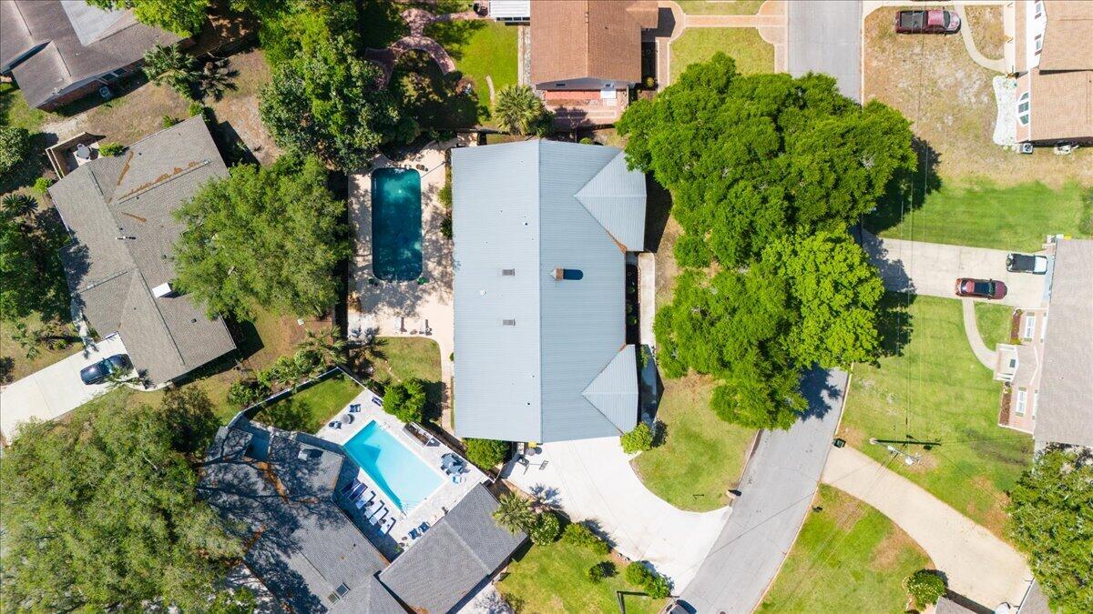 COMMODORE PLACE - Residential