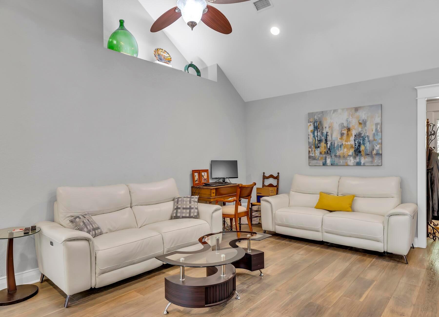 KENNEDY LAKES 1ST ADDN - Residential