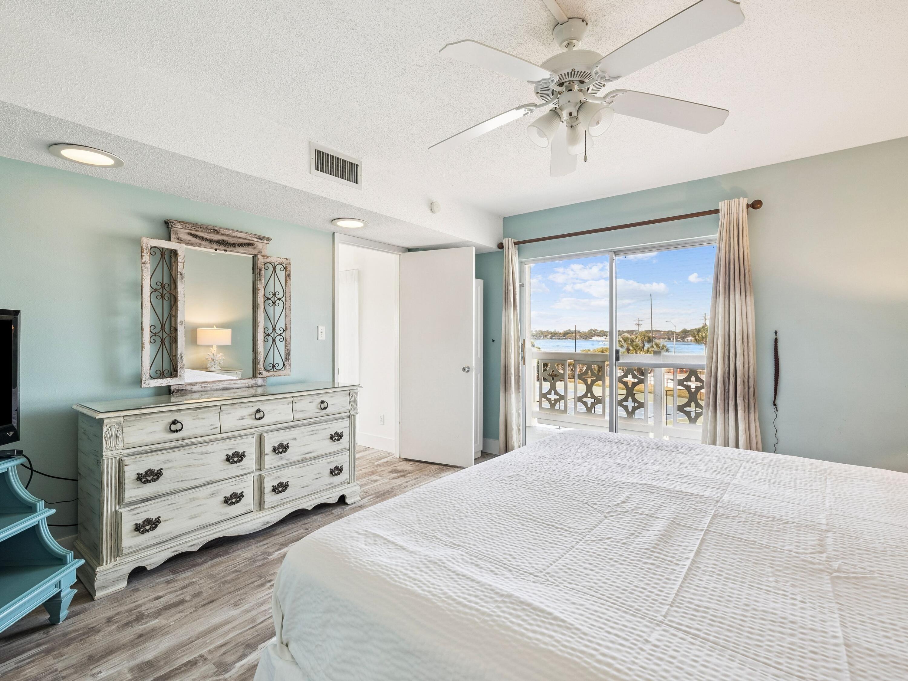 EL MATADOR CONDO - Residential