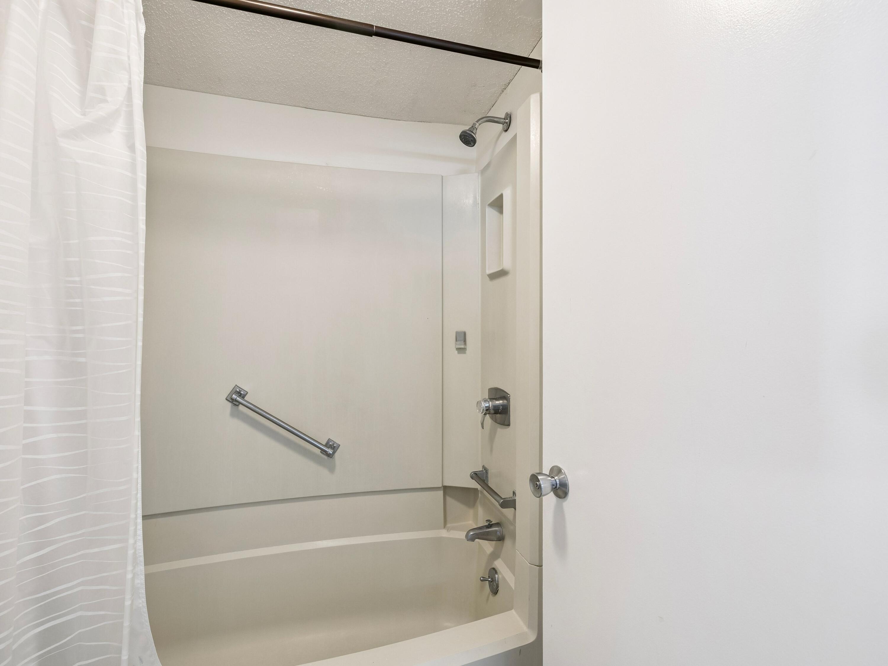 EL MATADOR CONDO - Residential